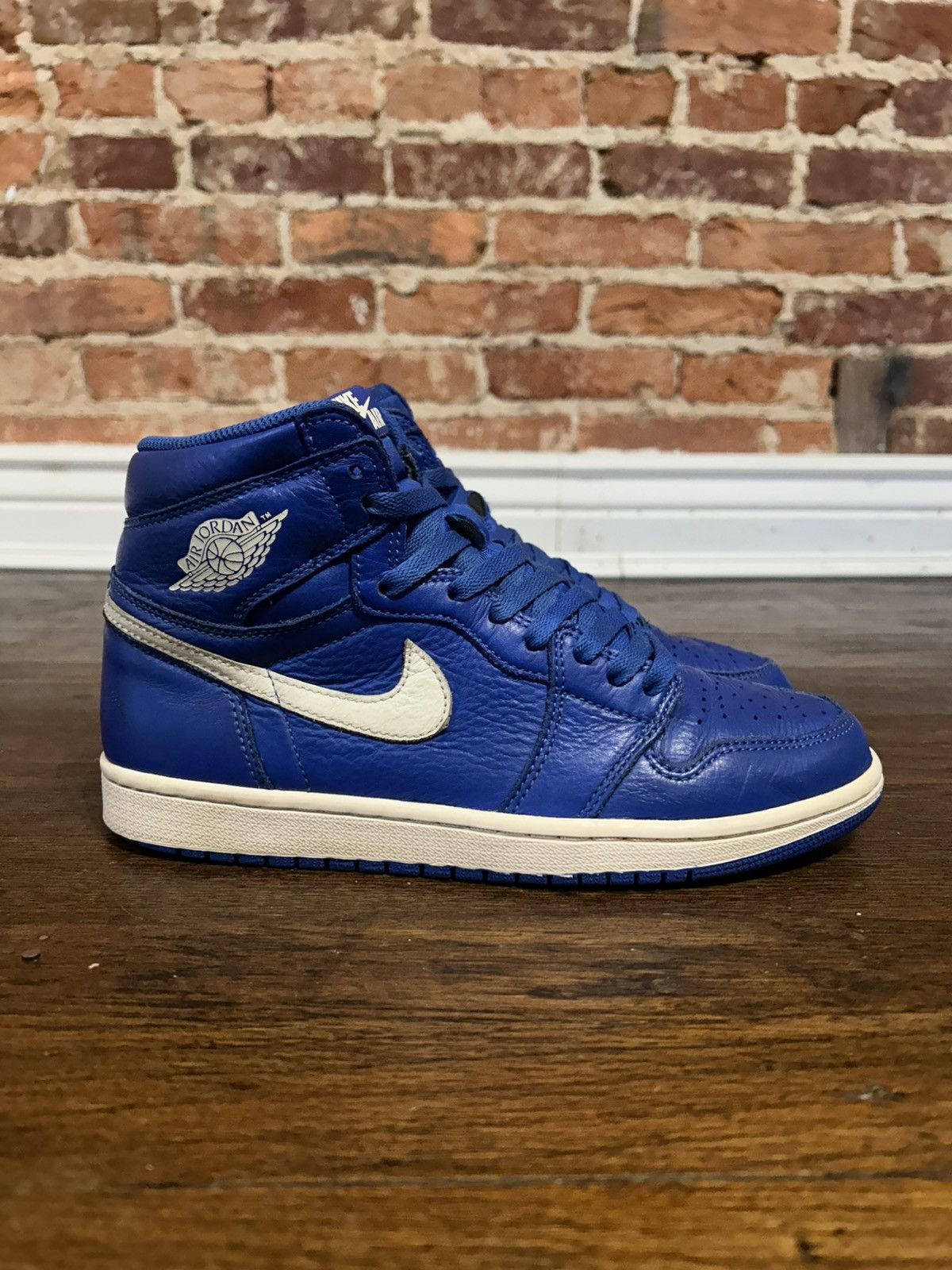 Jordan Brand Size 8 - Air Jordan 1 Retro OG High Hyper Royal Size US 8 / EU 41 - 1 Thumbnail