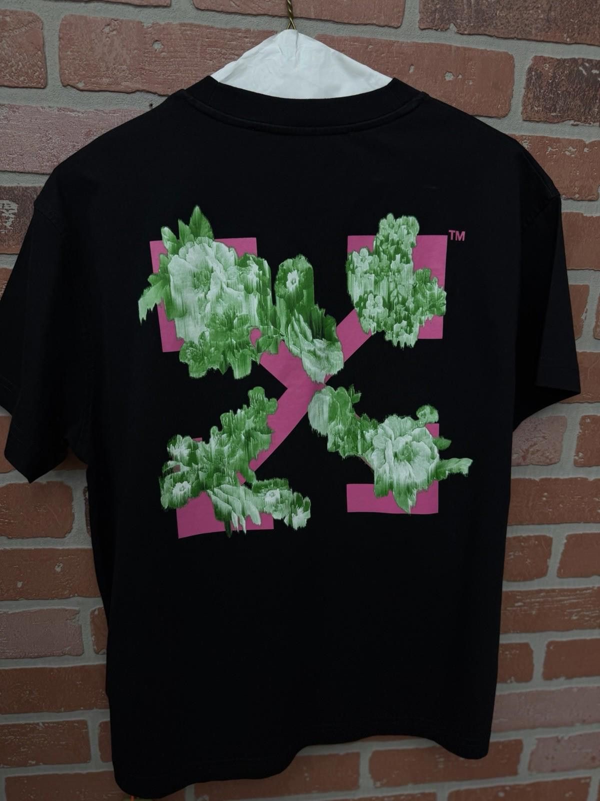 Off-White Off-White 'Colorful Back Logo' Black/Pink T-Shirt (USED) XS Size US XS / EU 42 / 0 - 4 Thumbnail