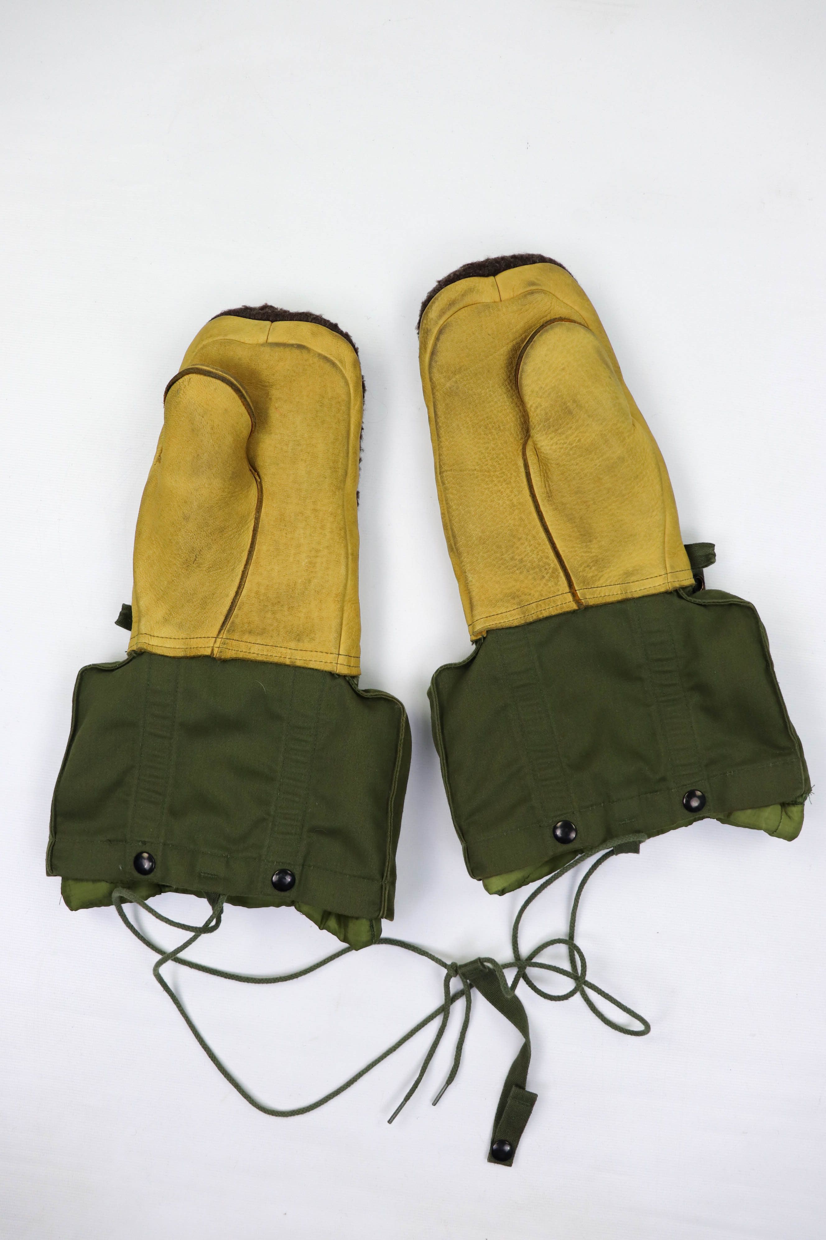 Vintage Vintage Mitten Set Arctic Extreme Cold Weather Khaki Gloves Size ONE SIZE - 4 Thumbnail
