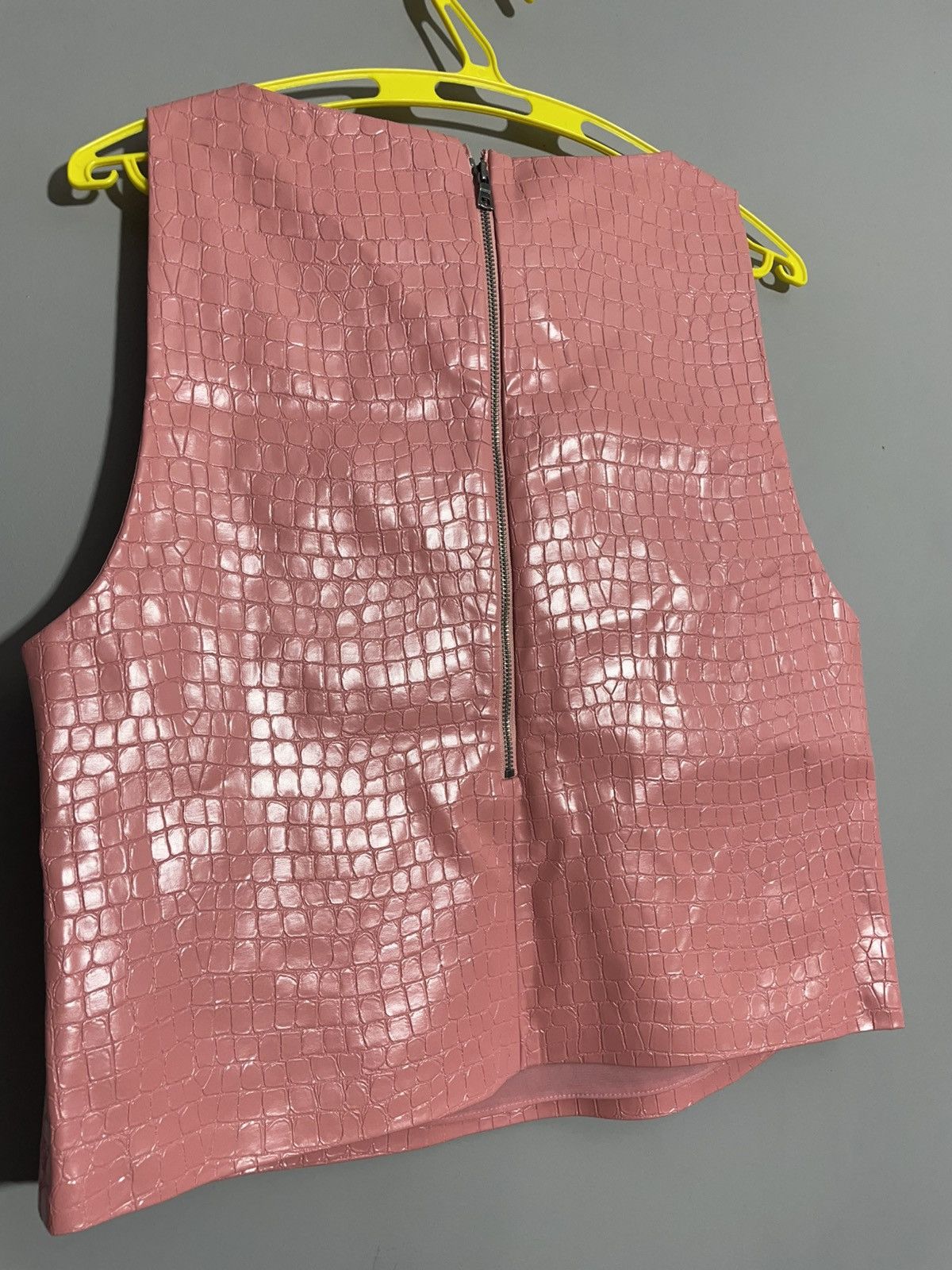 Alice + Olivia Alice+Olivia Faux Leather Vest size 8 Size S / US 4 / IT 40 - 7 Thumbnail