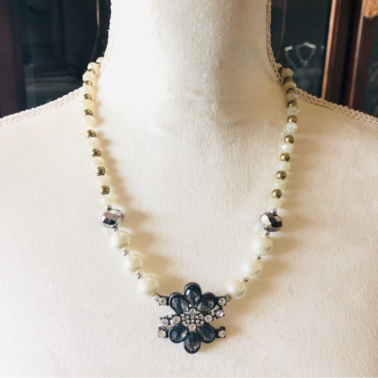 Handmade Handcrafted faceted glass bead Pearl floral pendant necklace Size ONE SIZE - 2 Thumbnail