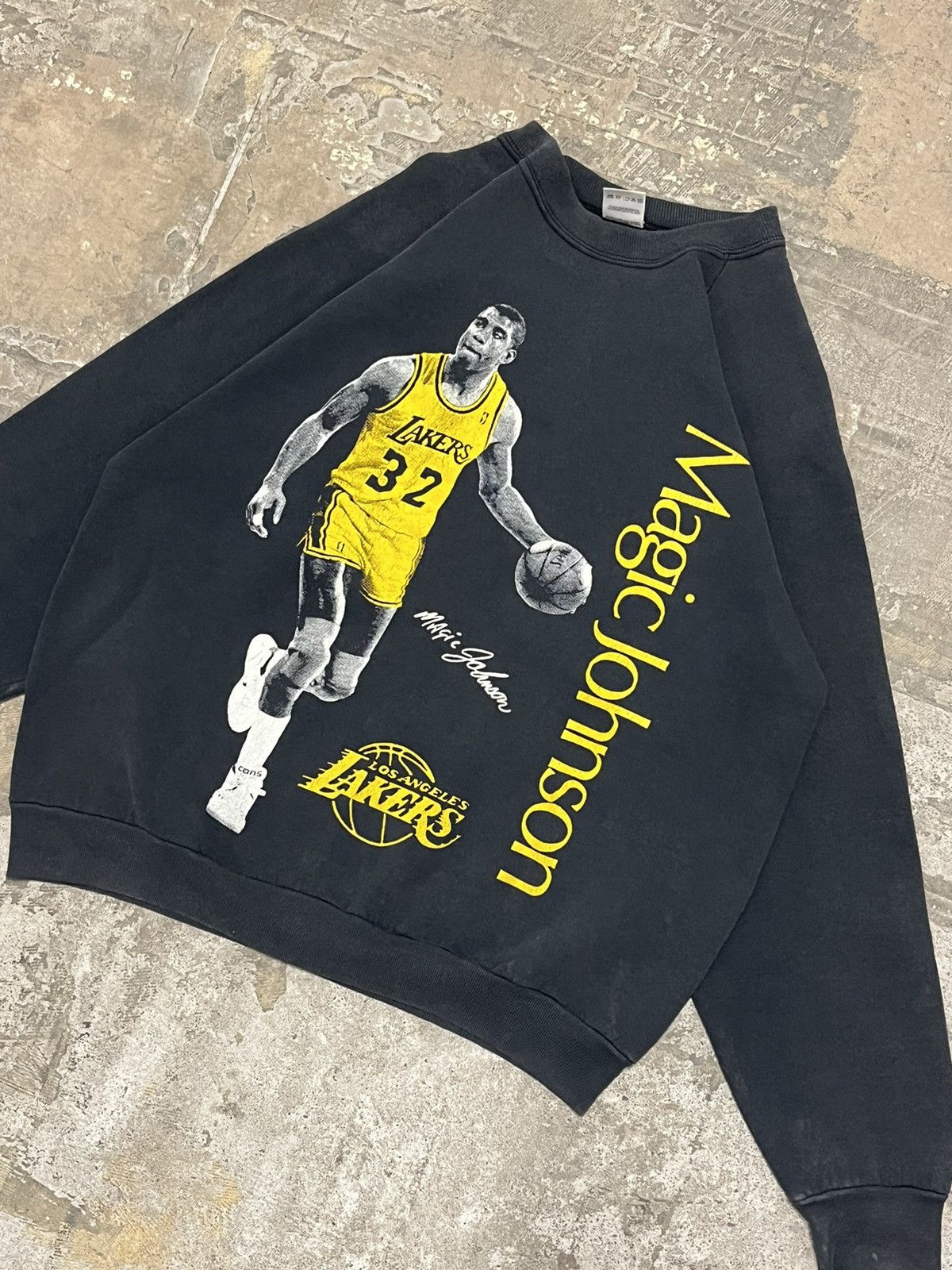 Vintage Crazy rare vintage Los Angeles Lakers Magic Johnson Crewneck Size US L / EU 52-54 / 3 - 5 Thumbnail