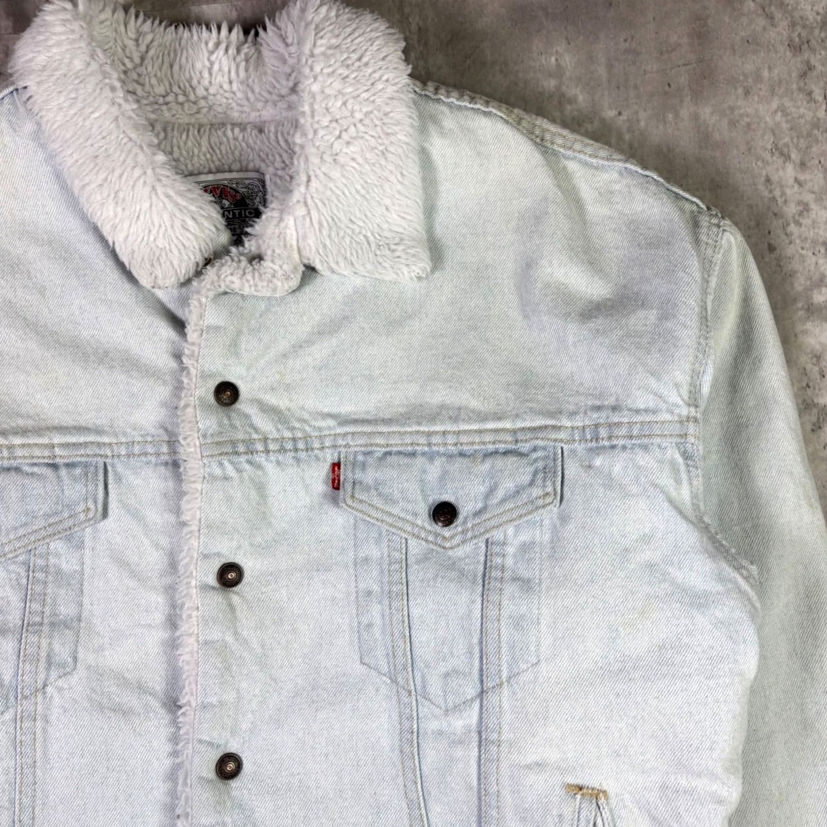 Levi's VINTAGE Levi's Trucker Jacket Denim Light Wash Mens XL with Faux Fur Lining, Button, Pockets, Cotton Outer Shell, Regular Fit, Casual Western Outdoor Size US XL / EU 56 / 4 - 7 Thumbnail