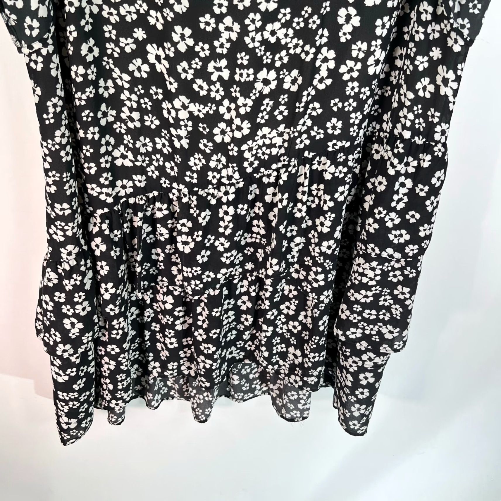 Vintage Who What Wear Floral Ruffle Midi Dress Women's Size 4X Black White Casual Size XXL / US 16-18 / IT 52-54 - 4 Thumbnail