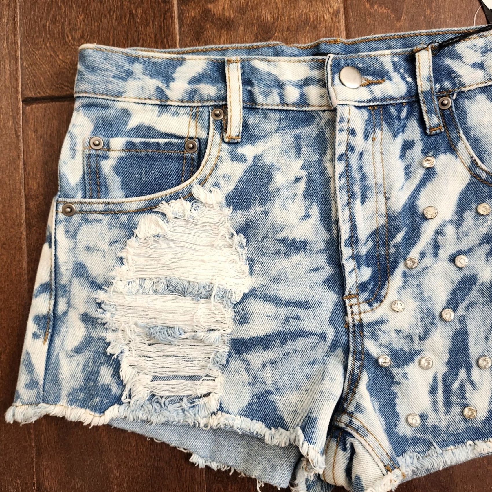 Forever 21 FOREVER 21 Women's Denim Shorts High Rise Distressed Embellished Blue 26 Regular Batik Party/Cocktail Summer Spring Fall Womens Size 26" / US 2 / IT 38 - 3 Thumbnail
