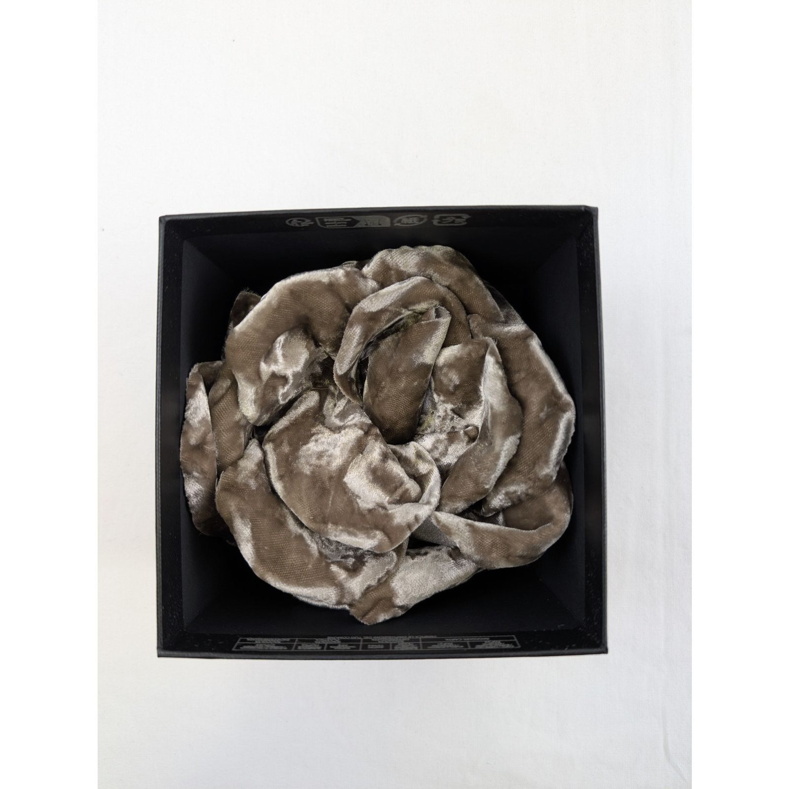 Saint Laurent Paris o1rshd1 Size: OS / Brooch in Velvet Brown Size ONE SIZE - 7 Thumbnail
