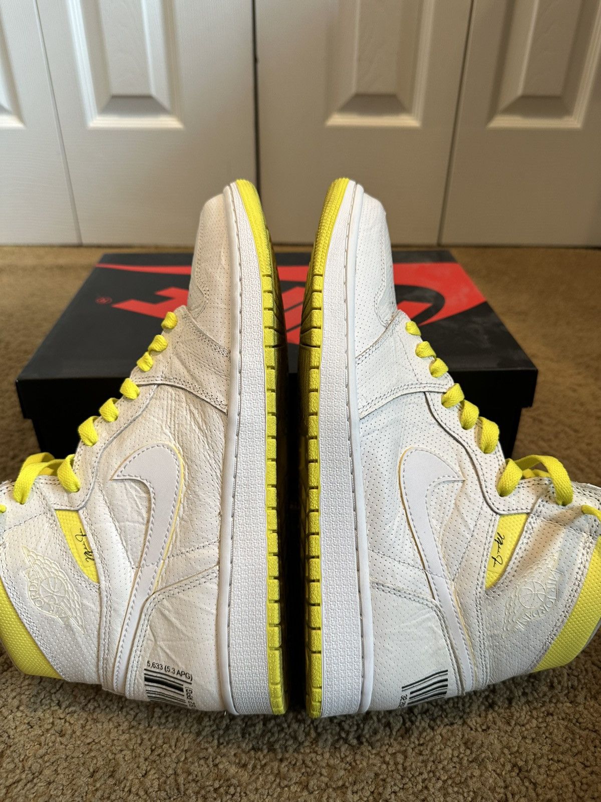Jordan Brand × Nike Jordan 1 Retro High First Class Flight Size US 11 / EU 44 - 3 Thumbnail