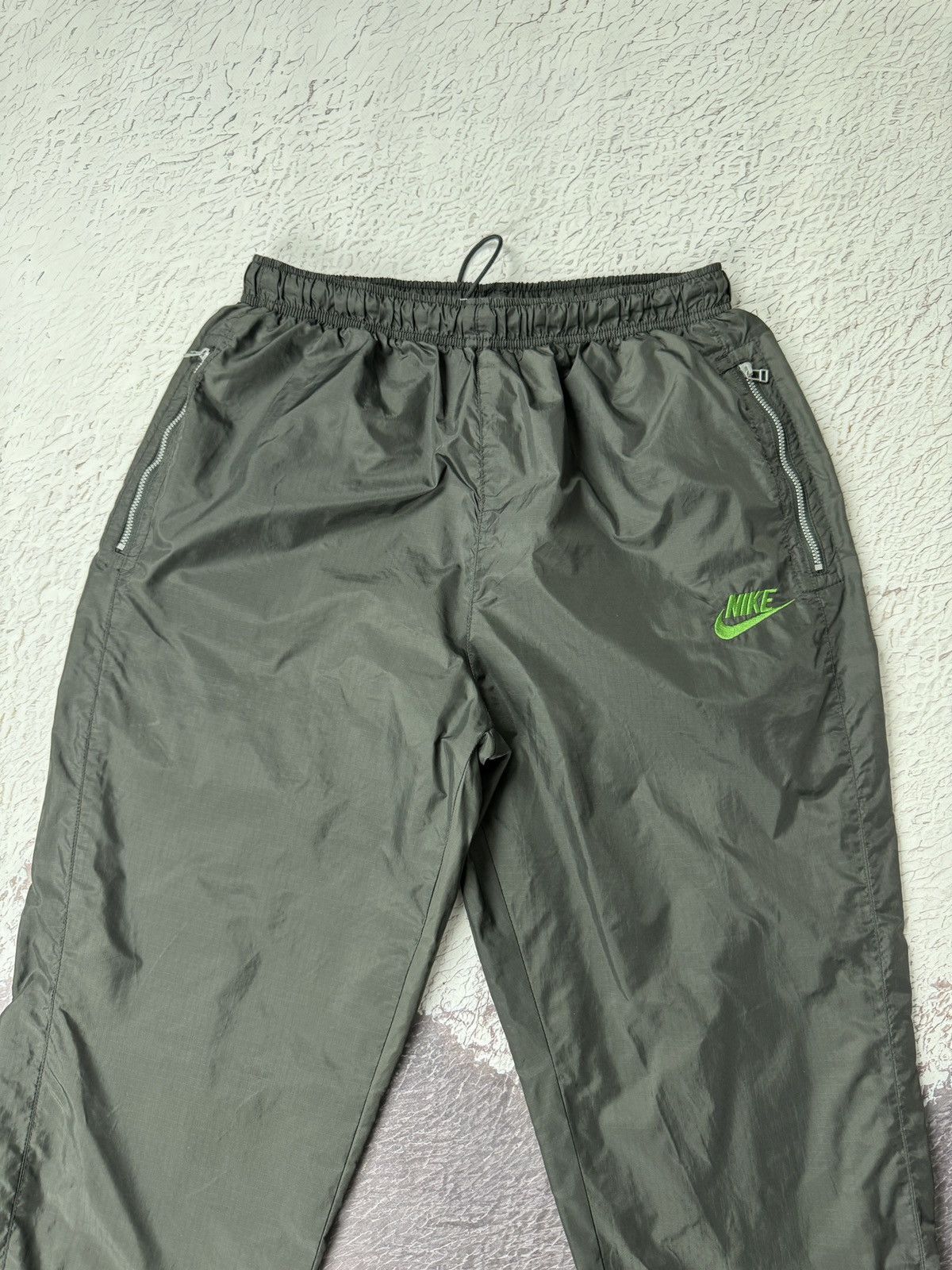 Nike Nike Vintage 90s black nylon shimmer logo swoosh track pants Size US 32 / EU 48 - 5 Thumbnail