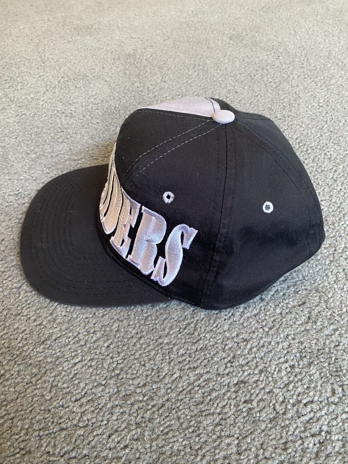 NFL × Starter × Vintage Vintage Oakland Raiders Big Spellout SnapBack Hat Size ONE SIZE - 3 Thumbnail