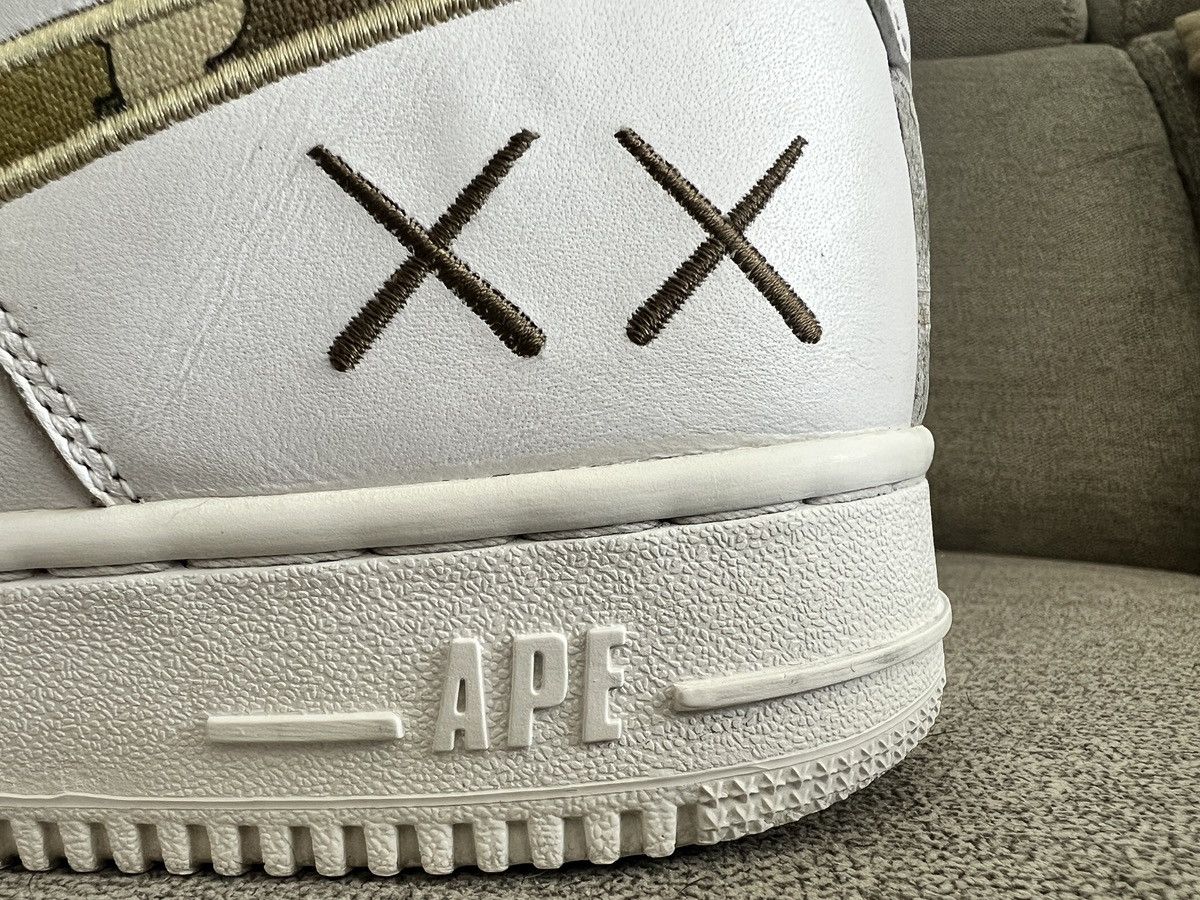Bape A Bathing Ape Bape x Kaws Bapestas Sz 11 2005 Vintage Size US 11 / EU 44 - 2 Thumbnail