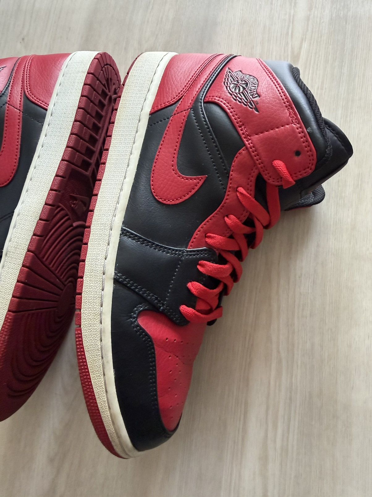 Jordan Brand Jordan 1 Mid Banned 2020 Sz 13 Size US 13 / EU 46 - 5 Thumbnail