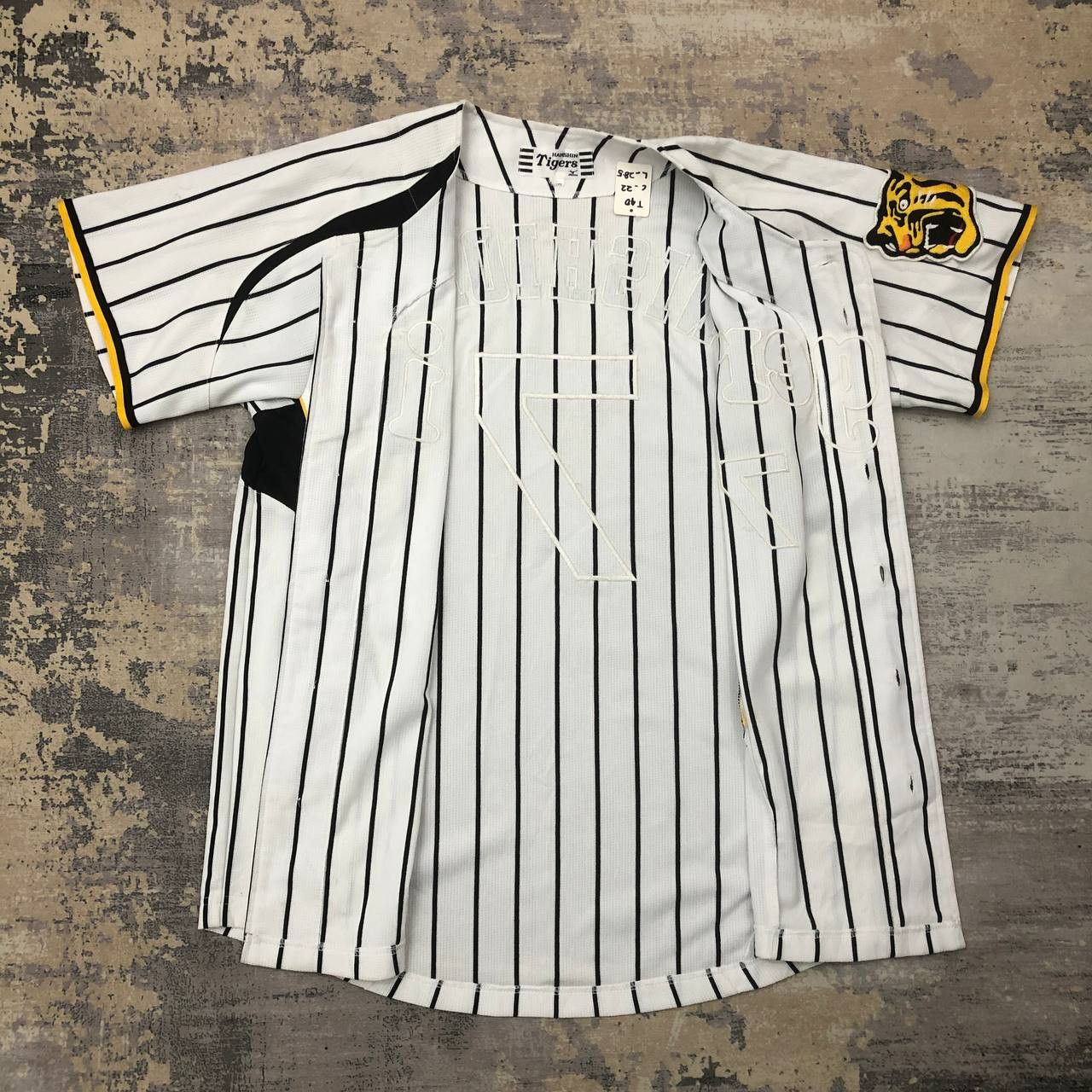Mizuno T40 HANSHIN TIGER NISHIOKA MIZUNO BASEBALL JERSEY Size US L / EU 52-54 / 3 - 3 Thumbnail