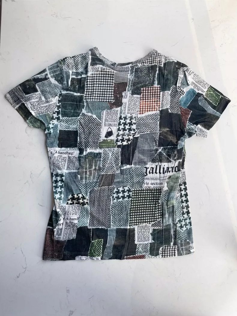 John Galliano John Galliano Newspaper collage print T-shirt 2504-Nextarro Size US S / EU 44-46 / 1 - 7 Thumbnail