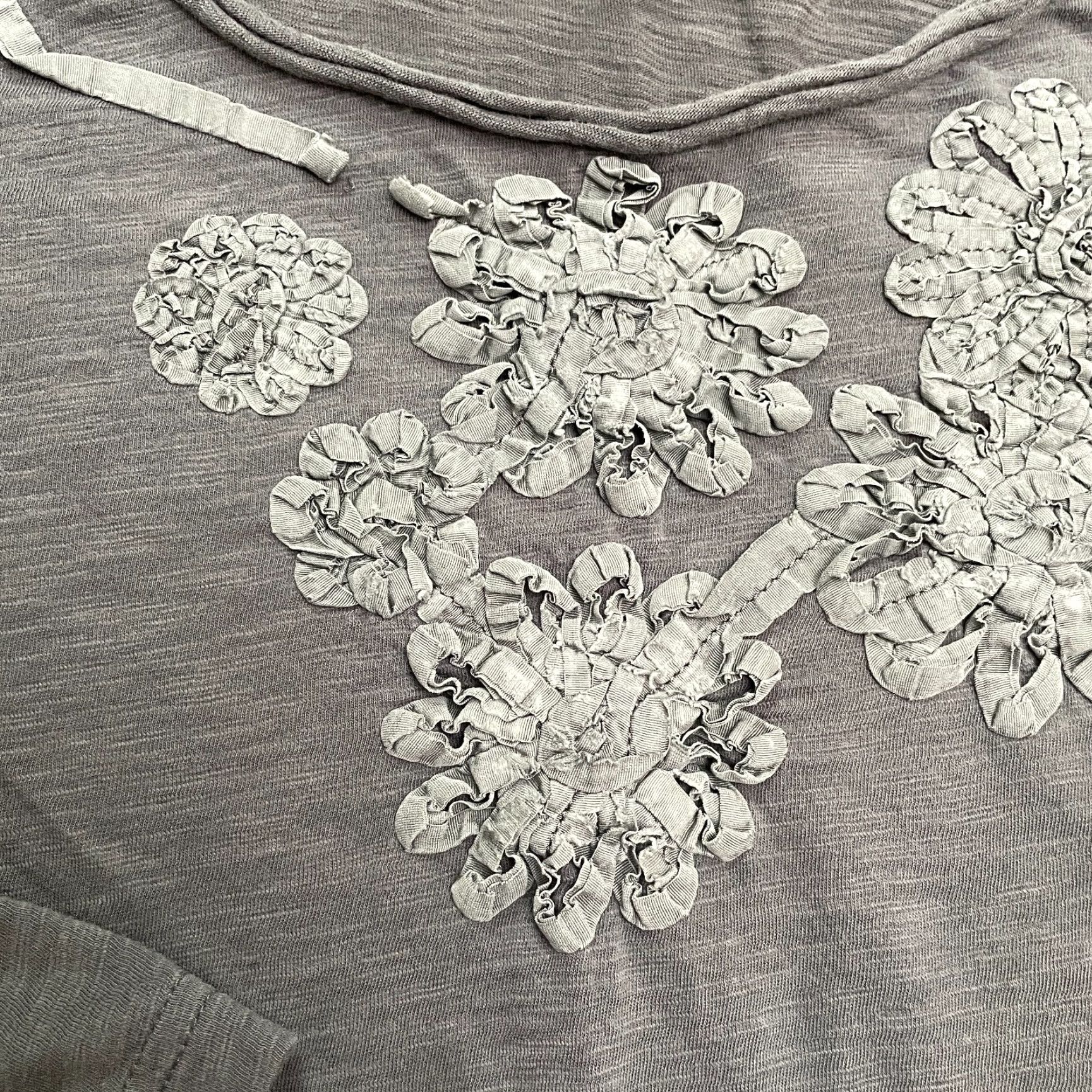 J.Crew VINTAGE J.Crew Floral Applique Long Sleeve Blouse Women Medium Gray Knit All Seasons Casual Size M / US 6-8 / IT 42-44 - 5 Thumbnail