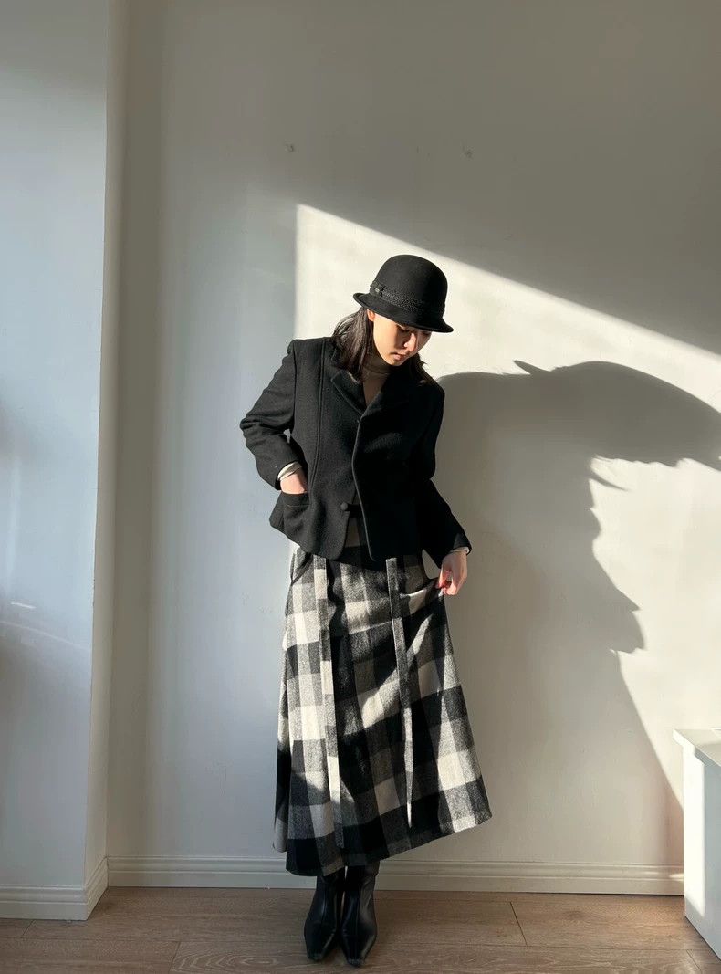 Comme Des Garcons Wool short suit 2502-Nextarrow