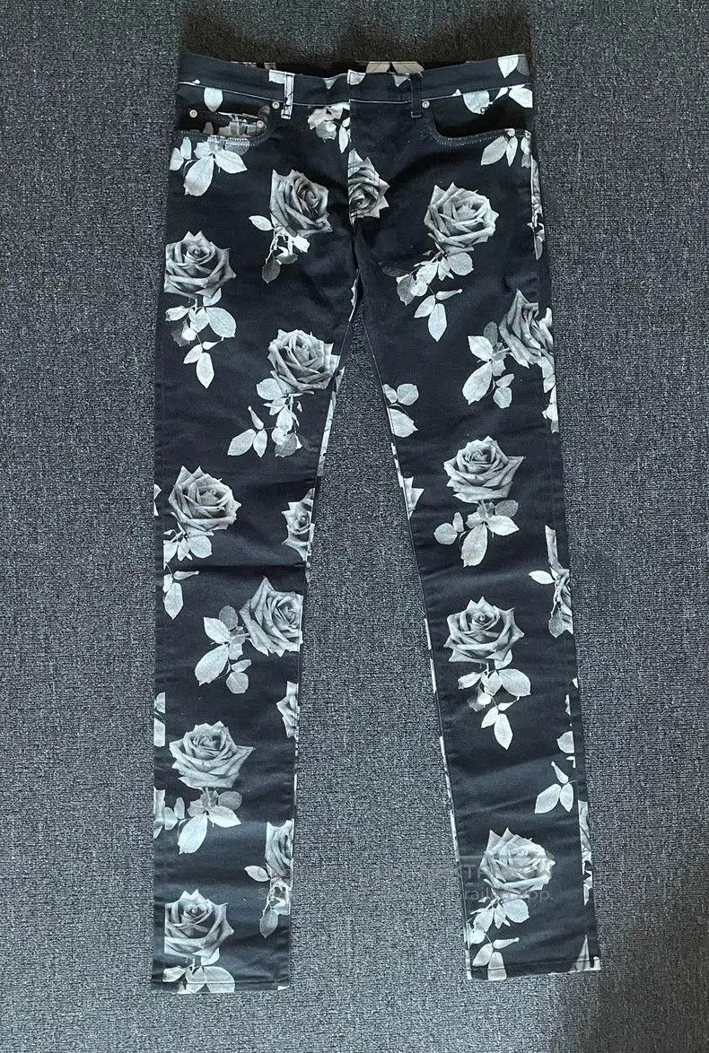 Dior Dior White Rose Print Elastic Jeans. Size US 34 / EU 50 - 1 Thumbnail