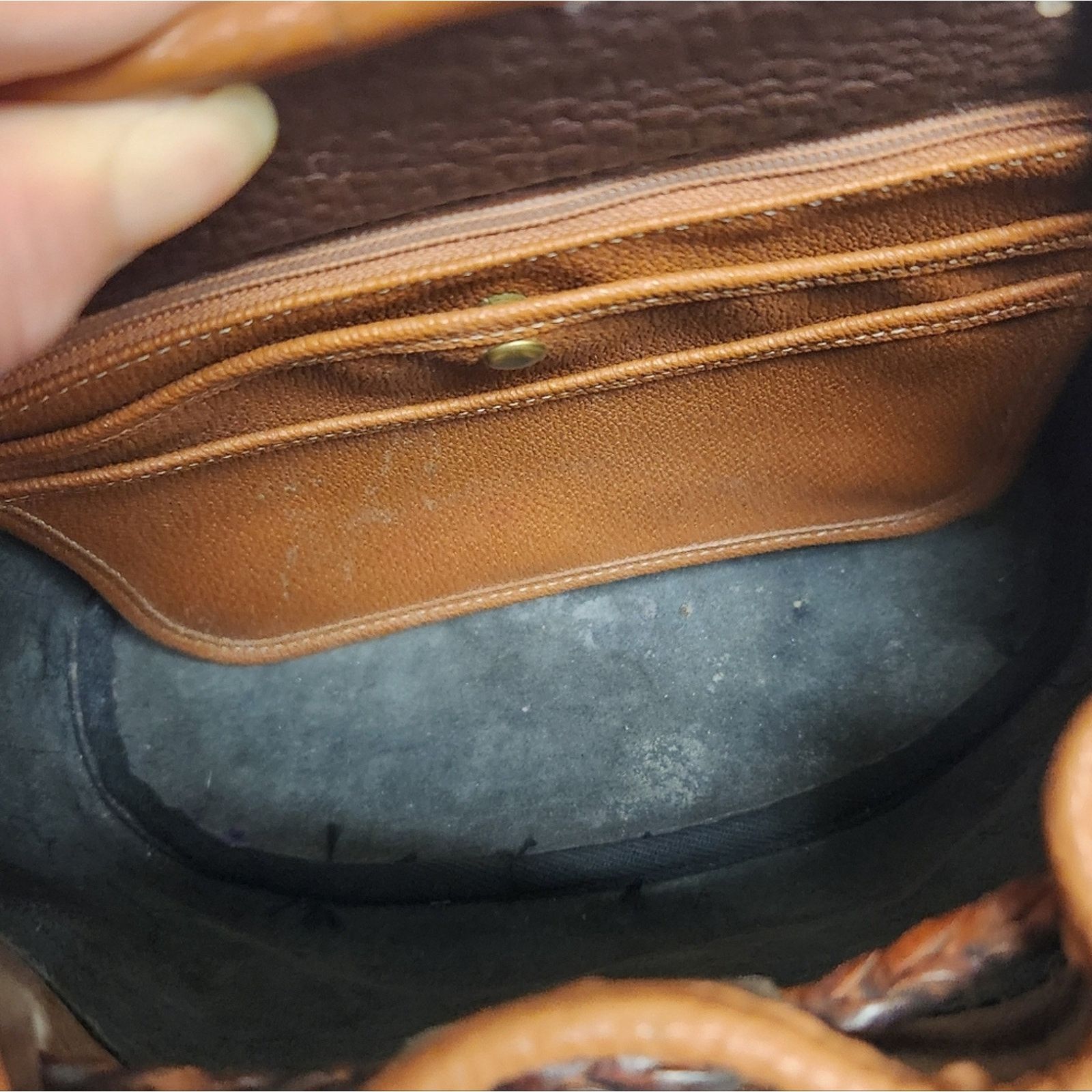 Dooney & Bourke Dooney & Bourke Teton Drawstring saddle Pebbled crossbody. Size ONE SIZE - 14 Thumbnail