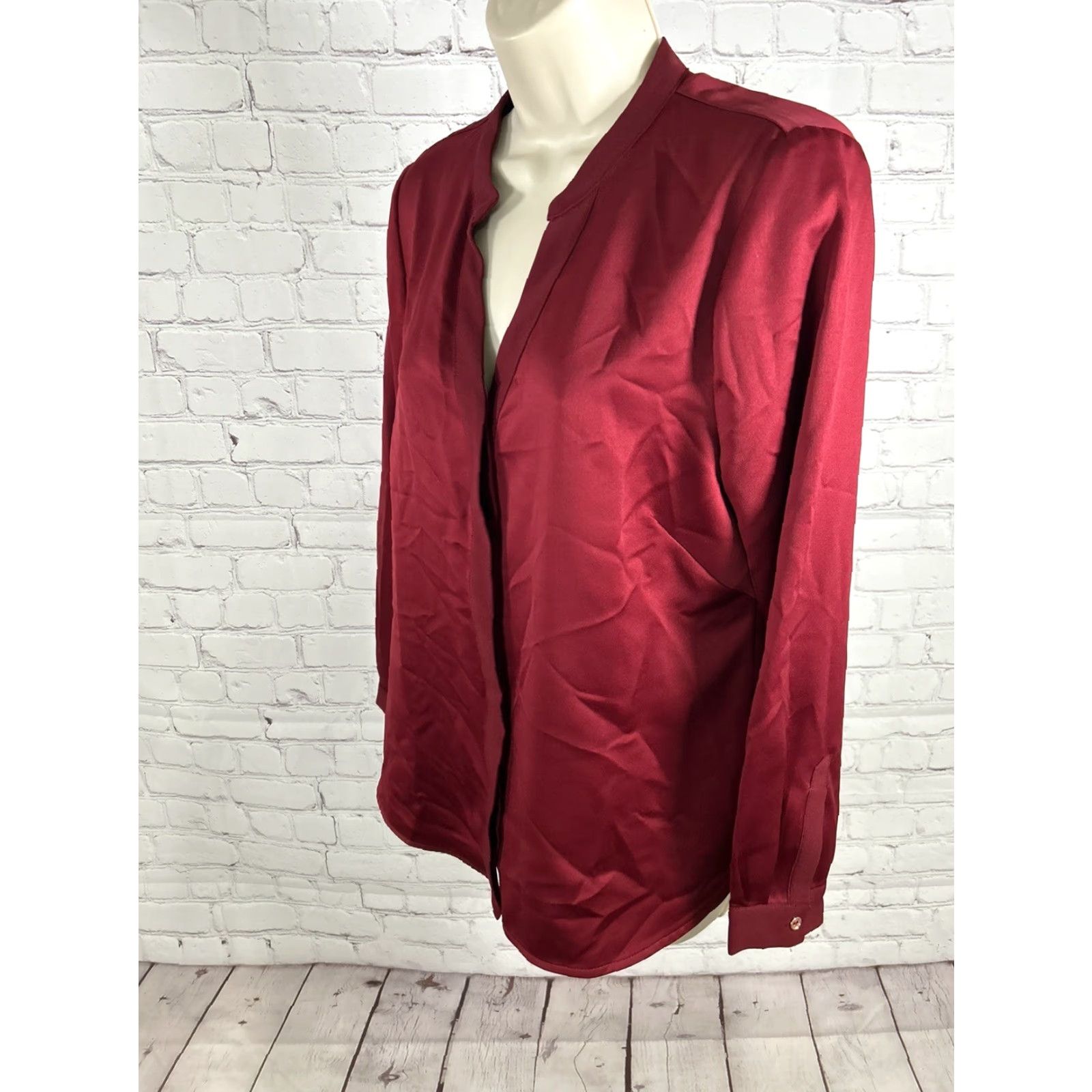 Vintage Elizabeth & Clarke Red 100% Unstainable Vegan Silk Long Sleeve Button Up 6 Size M / US 6-8 / IT 42-44 - 3 Thumbnail
