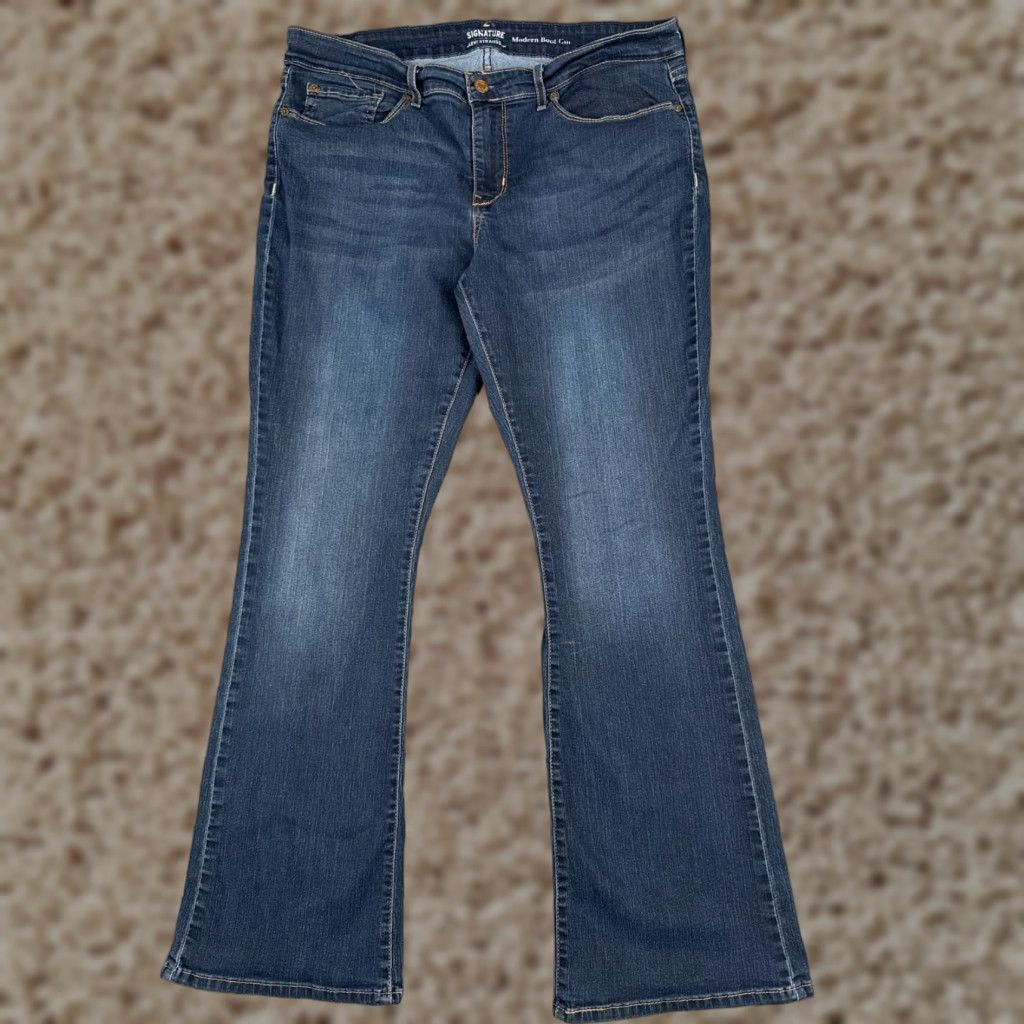 Levi's Levis Jeans Women 18 Blue Denim Mid Rise Bootcut 34x30 Regular Cotton Blend 5-Pocket Design Size 40" / US 18 - 1 Thumbnail