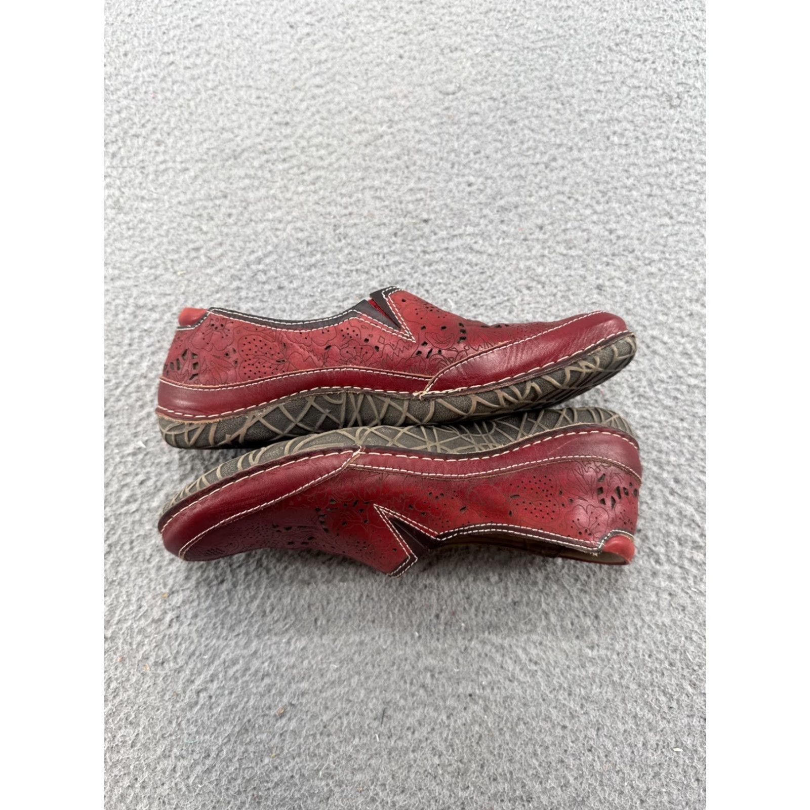 Vintage L’ARTISTE Libora Slip-On Loafers Womens Red Leather LaserCut Floral Flat Size 37 Shoes Size US 7 / IT 37 - 3 Thumbnail