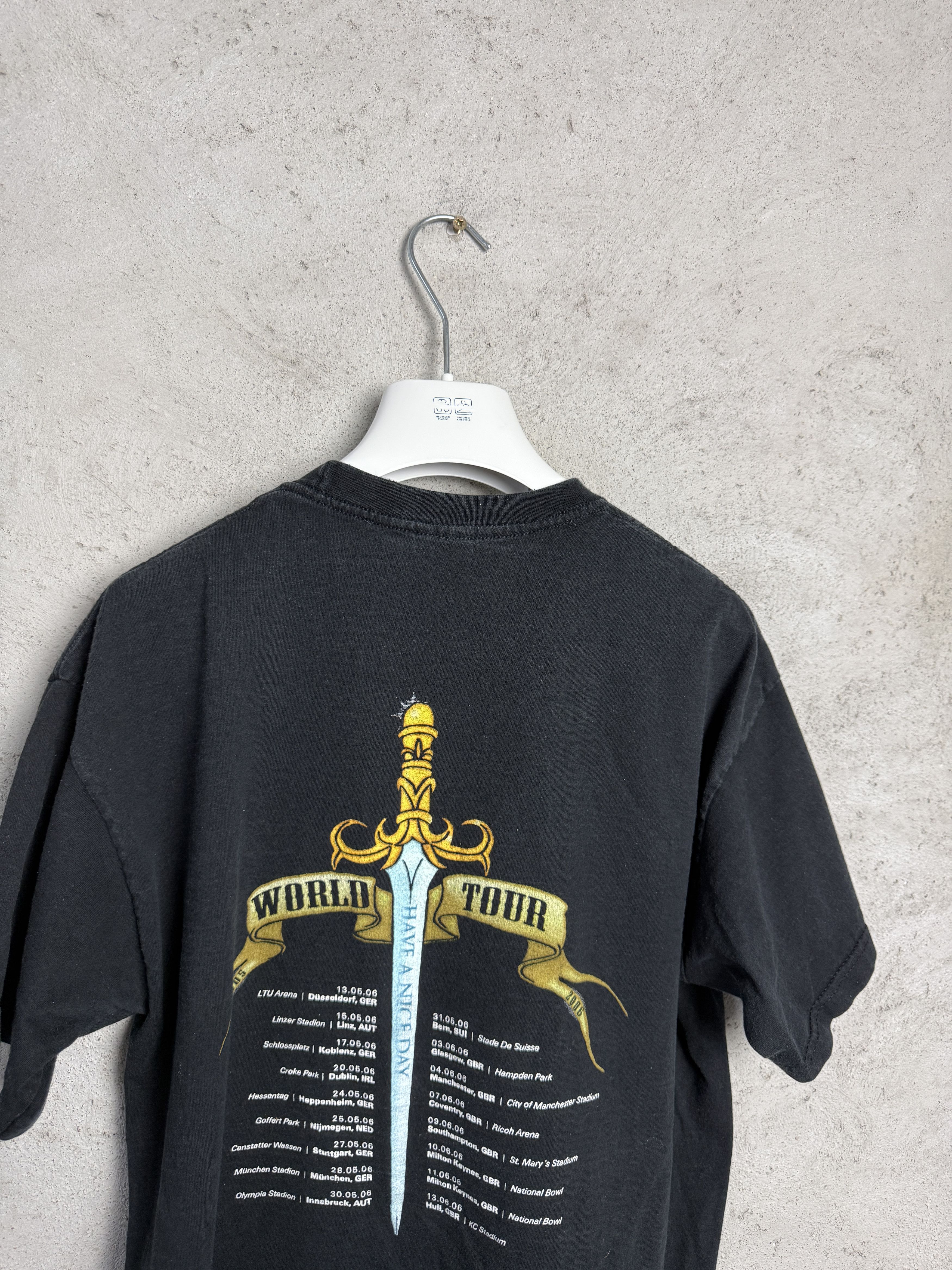 Bon Jovi Bon Jovi vintage world tour t-shirt tee printed y2k 00s Size US M / EU 48-50 / 2 - 6 Thumbnail