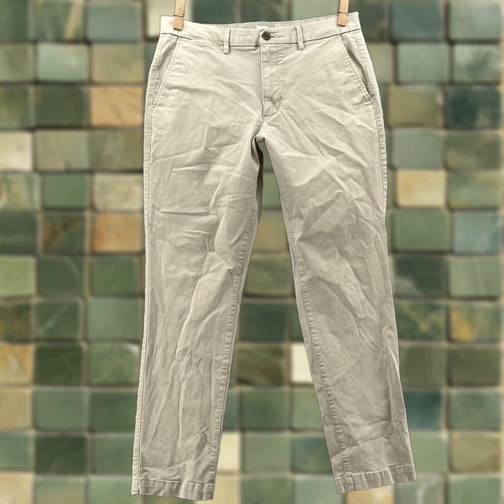 Gap Gap Men's Khaki Athletic Pant 33x31 Classic Preppy Office Pants - Beige, Cotton Spandex, Flat Front, Straight, Vintage No Size US 33 - 1 Thumbnail