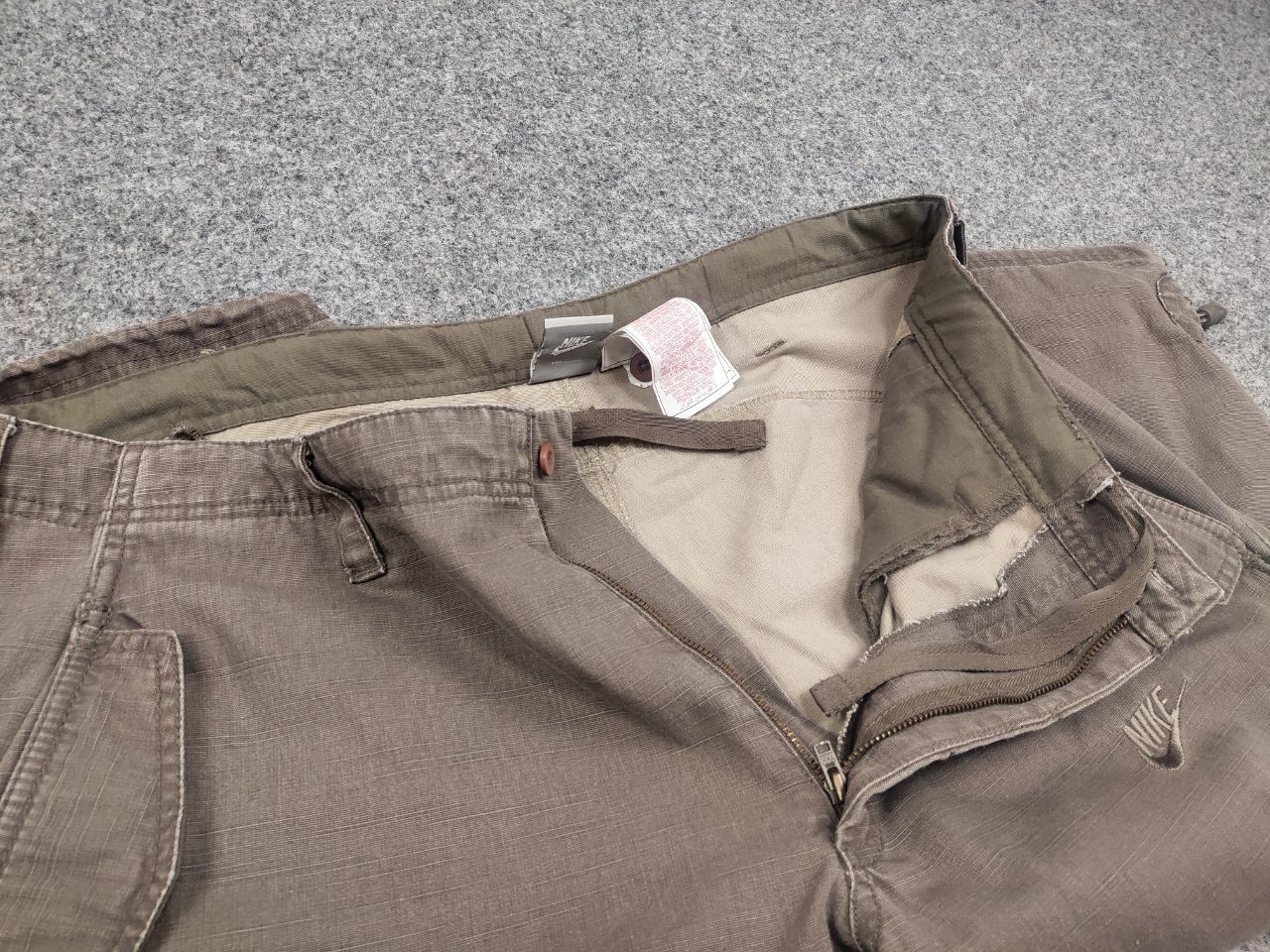 Nike Vintage Nike Cargo Canvas Baggy Beige Logo Shorts Y2K Style Size US 34 / EU 50 - 14 Thumbnail