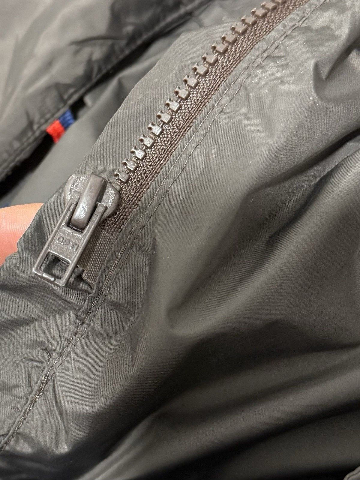 Moncler Vintage Moncler Womens Light Nylon Jacket Rain size 1 Size S / US 4 / IT 40 - 18 Thumbnail