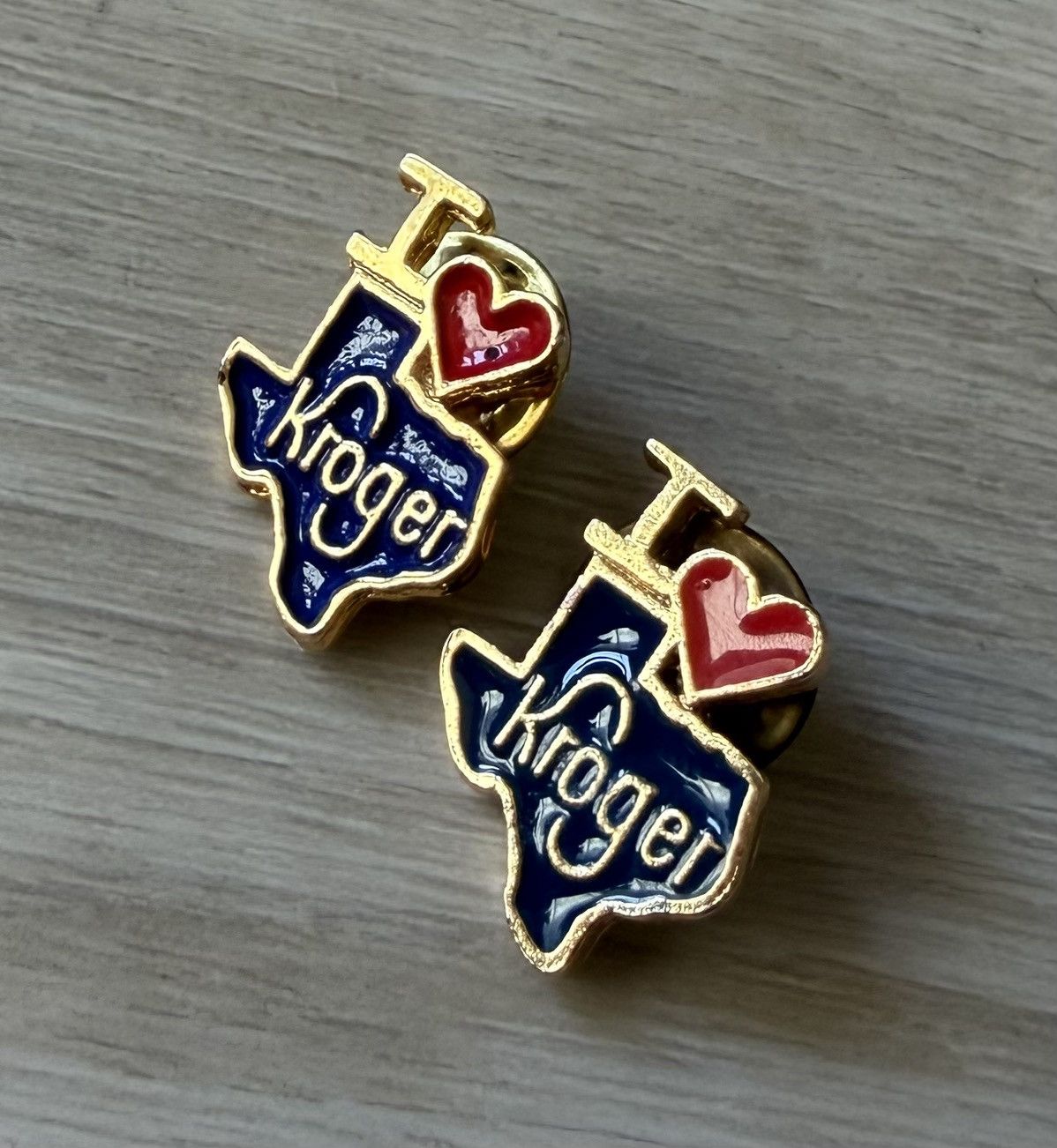Vintage 2 Vintage Texas Employee I ❤ Kroger Pins Size ONE SIZE - 1 Thumbnail