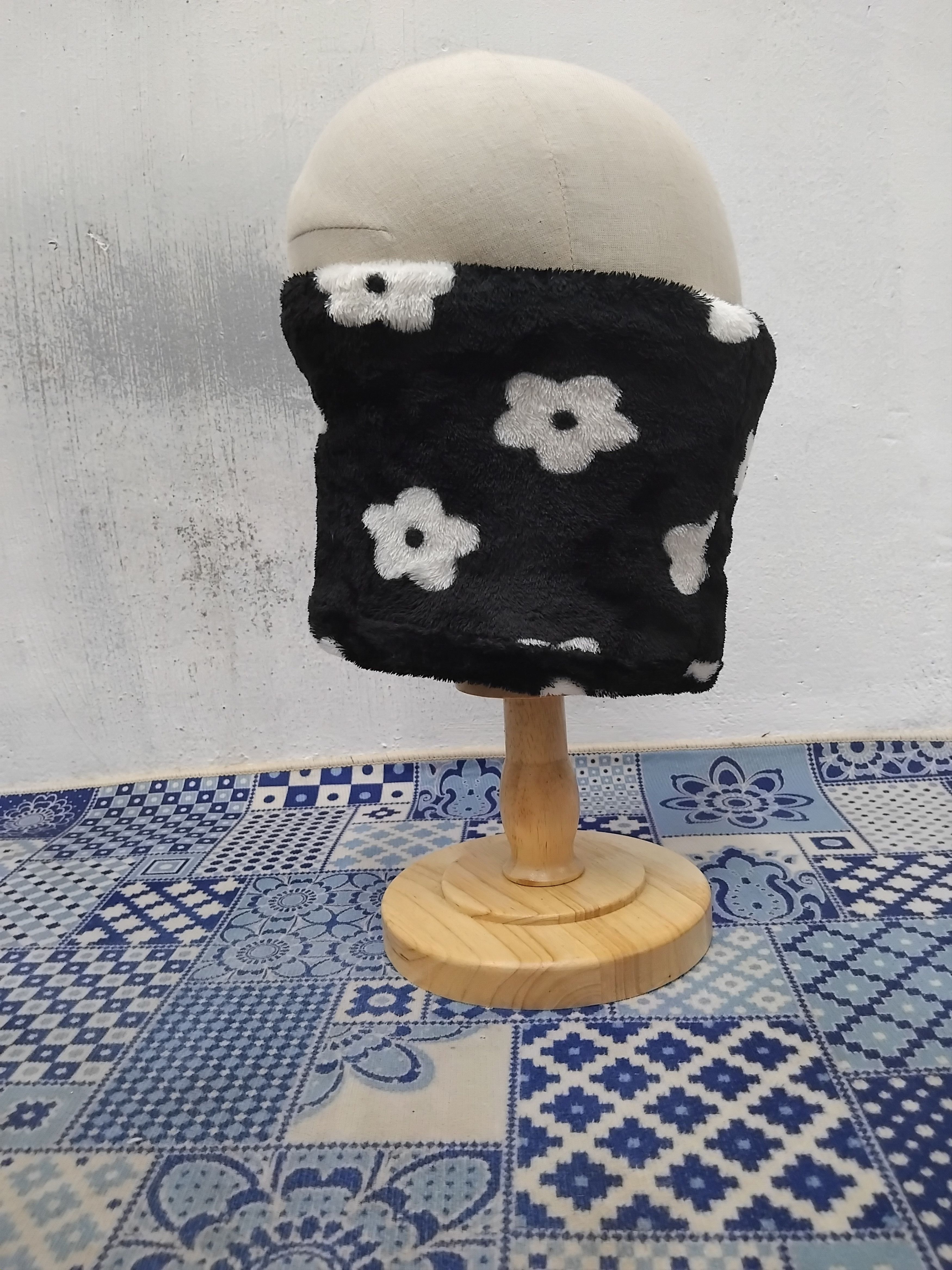 Japanese Brand 💥Flower black colour warmer neck Size ONE SIZE - 4 Thumbnail