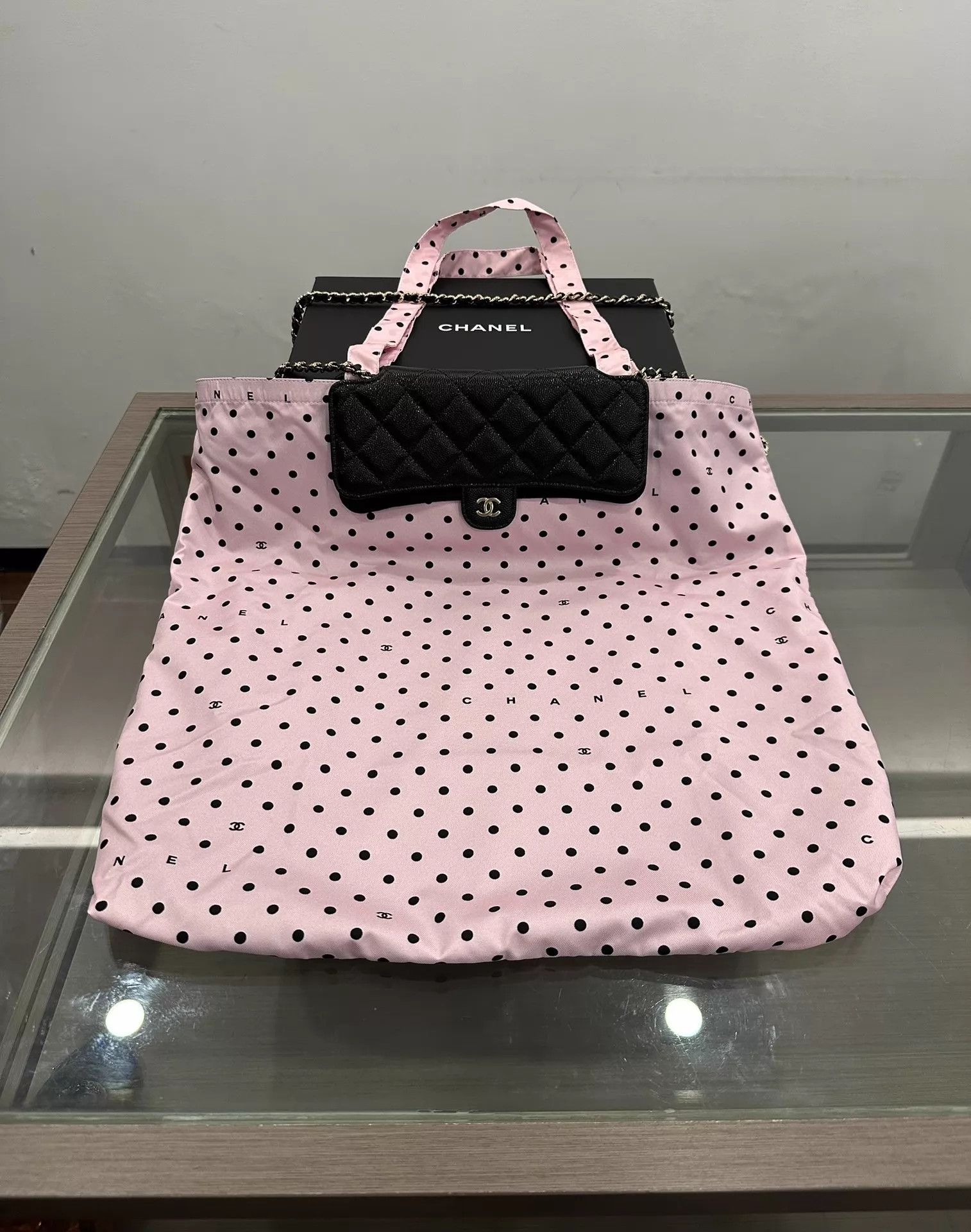 Chanel Chanel Pink Canvas Polka Dot Logo 2-in-1 Tote New Chip Size ONE SIZE - 1 Thumbnail