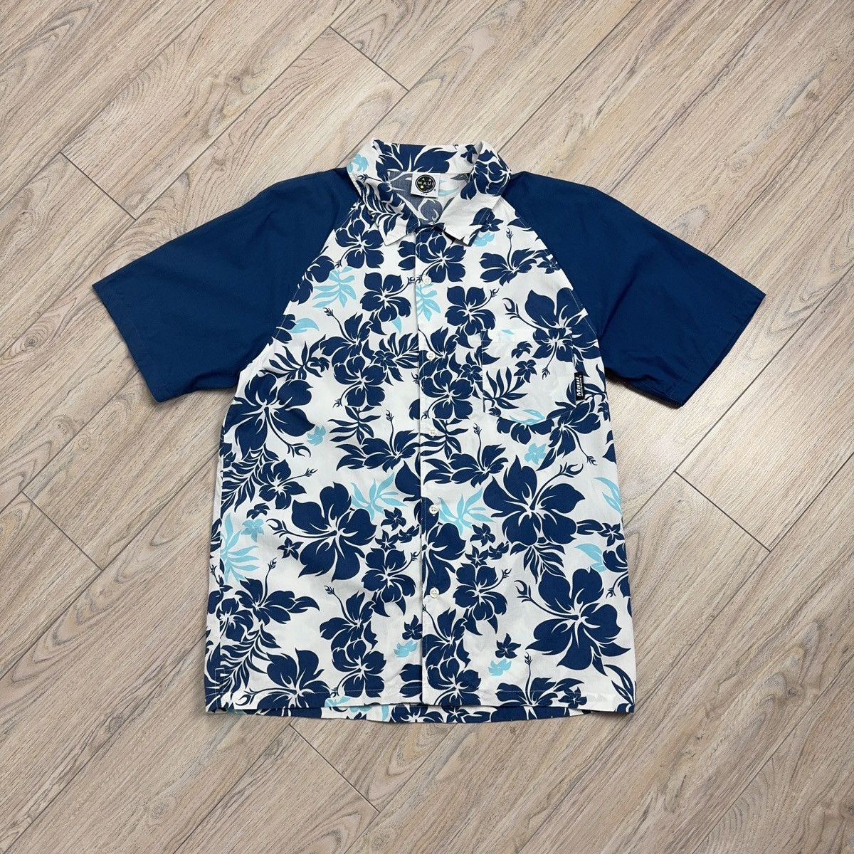 Maui and Sons Rare Vintage Maui and Sons Black Shark Print Hawaiian Shirt Size US XL / EU 56 / 4 - 1 Thumbnail