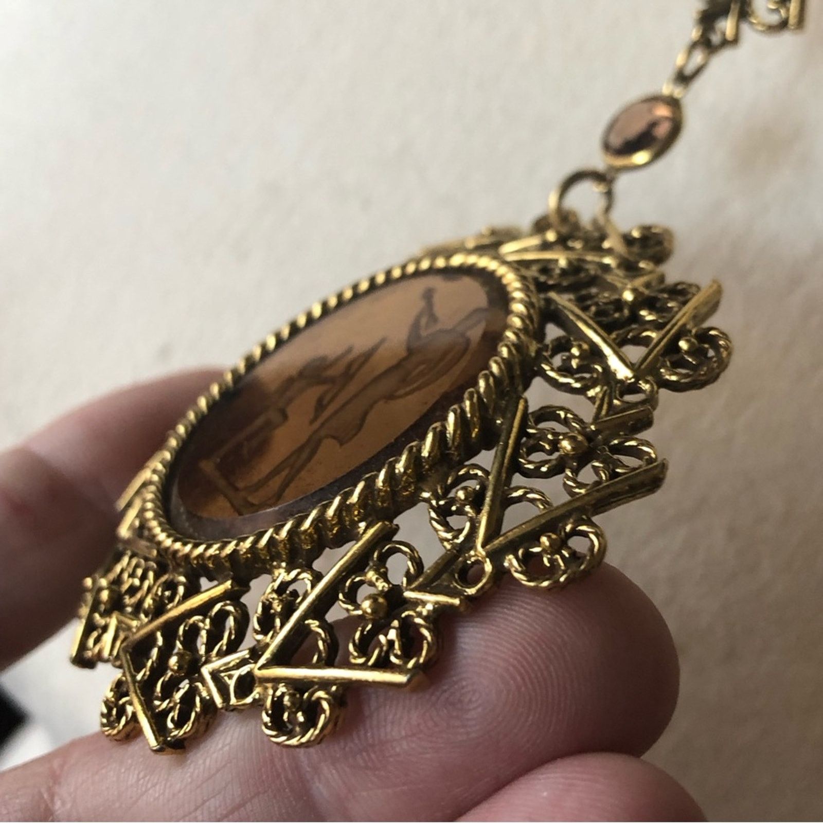 Vintage Vintage Goldette large glass intaglio Cupid cameo necklace Size ONE SIZE - 10 Thumbnail