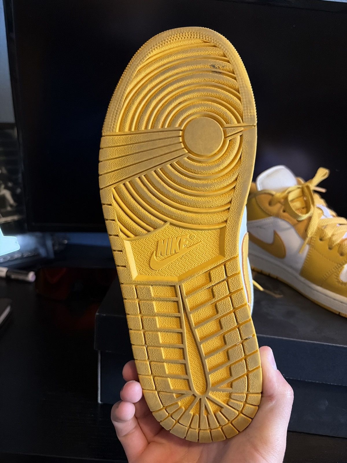 Jordan Brand Jordan 1 low pollens Size US 10.5 / EU 43-44 - 4 Thumbnail