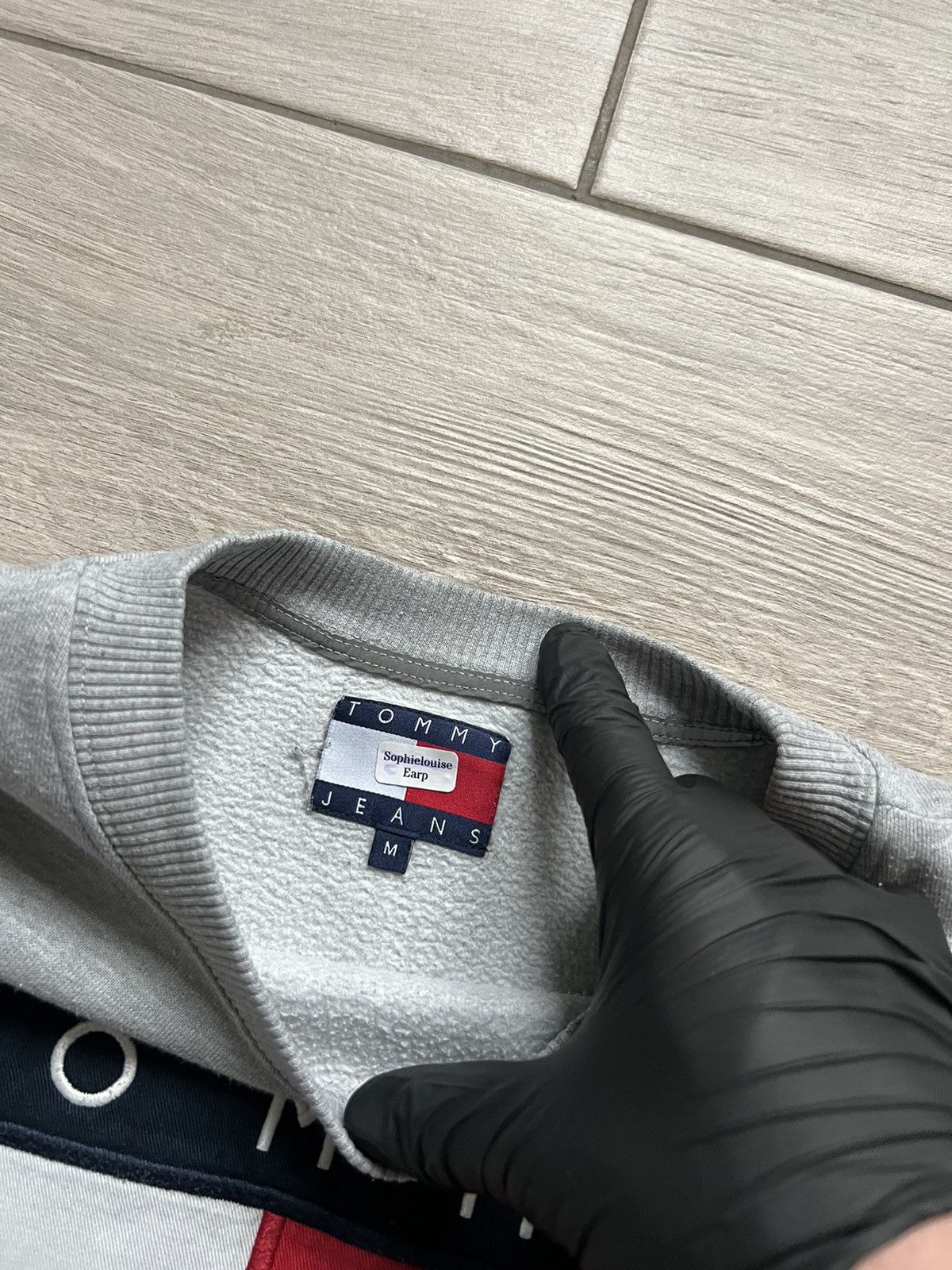 Tommy Hilfiger × Vintage Vintage Tommy Hilfiger Sweatshirt Big Logo Y2K 90s Size US M / EU 48-50 / 2 - 6 Thumbnail