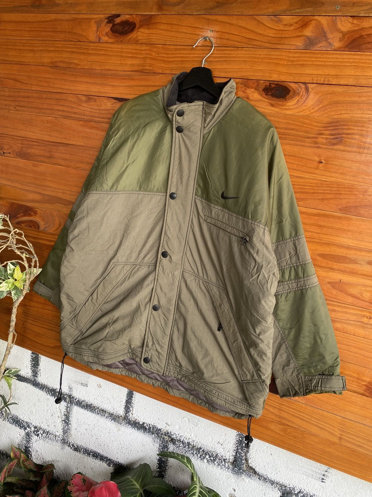 Nike Vintage Nike Two-Tone Quilted Insulated Olive Green & Khaki Size US XL / EU 56 / 4 - 4 Thumbnail
