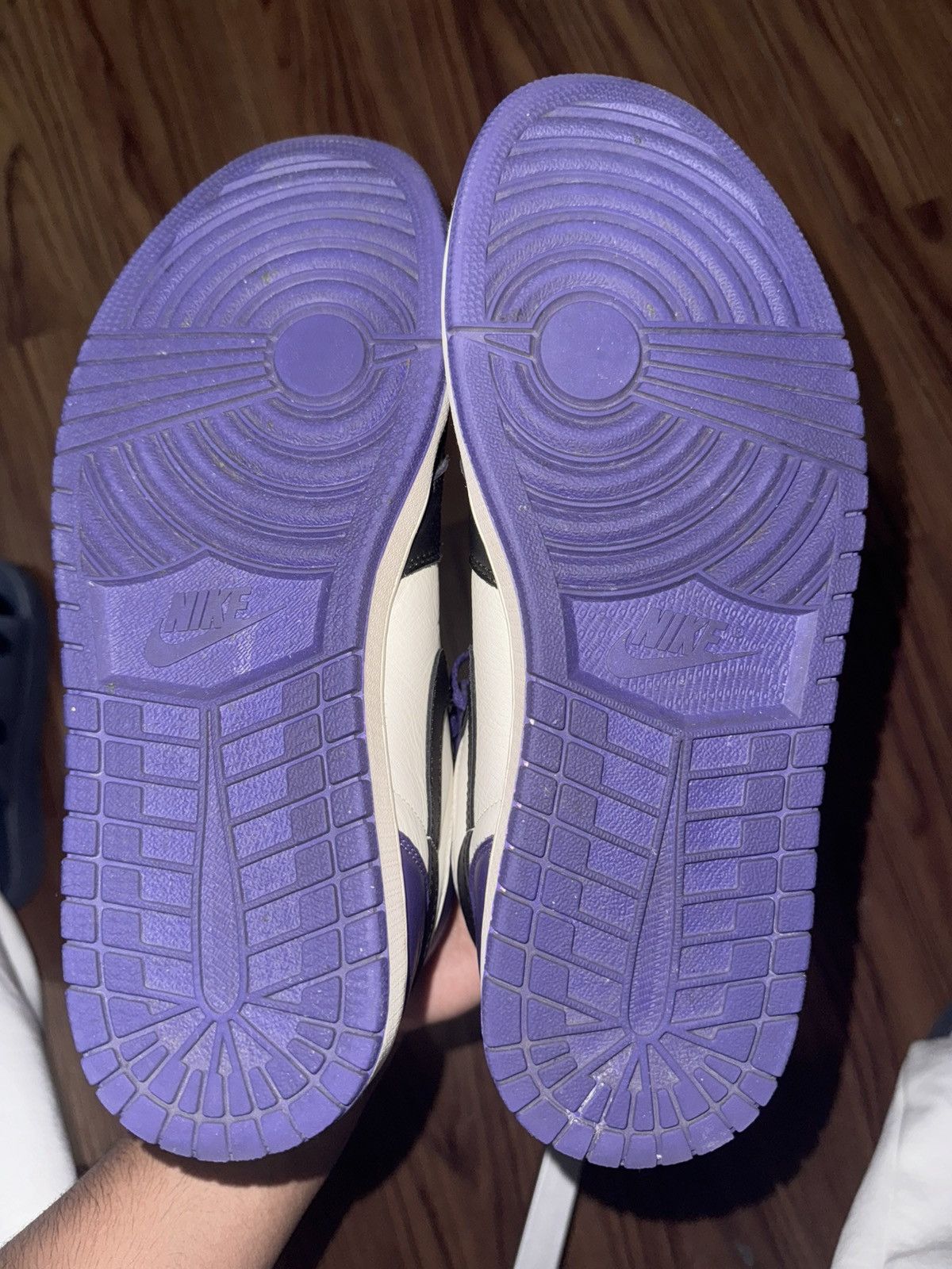 Nike Jordan 1 Court Purple 1.0 Size US 10.5 / EU 43-44 - 5 Thumbnail