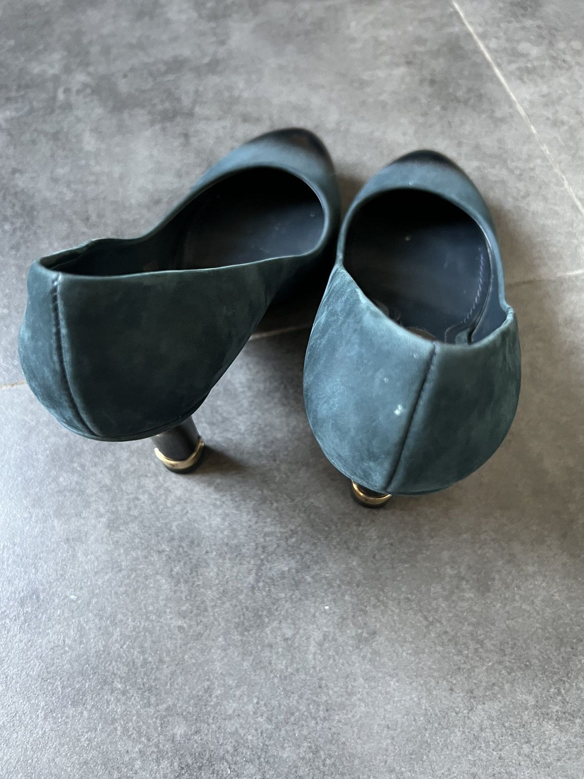Louis Vuitton Rare Louis Vuitton gradient suede leather logo heels Size US 7.5 / IT 37.5 - 9 Thumbnail