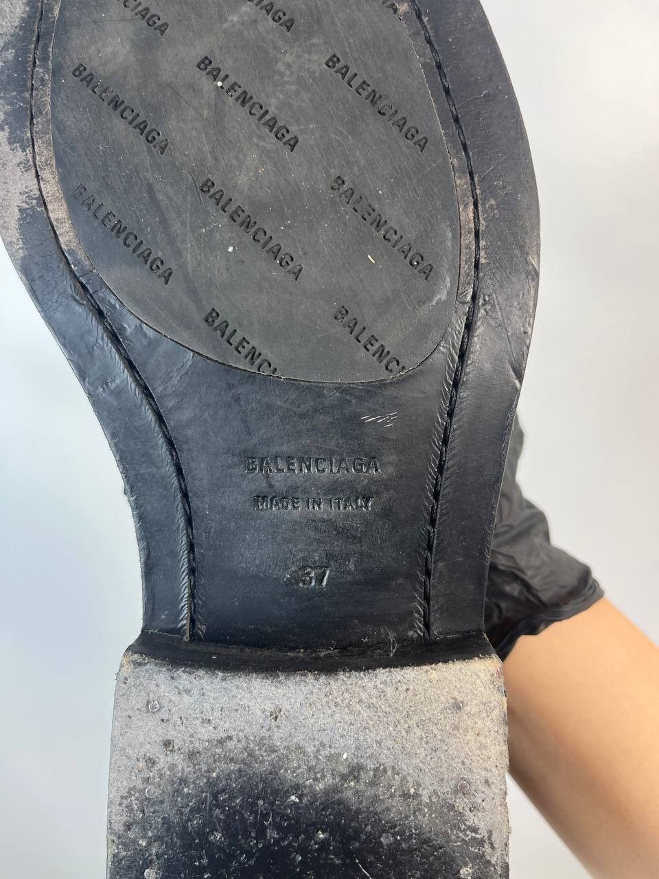 Balenciaga BALENCIAGA Chelsea ZIP-UP LEATHER BOOTS. SIZE 37 Size US 7 / IT 37 - 6 Thumbnail