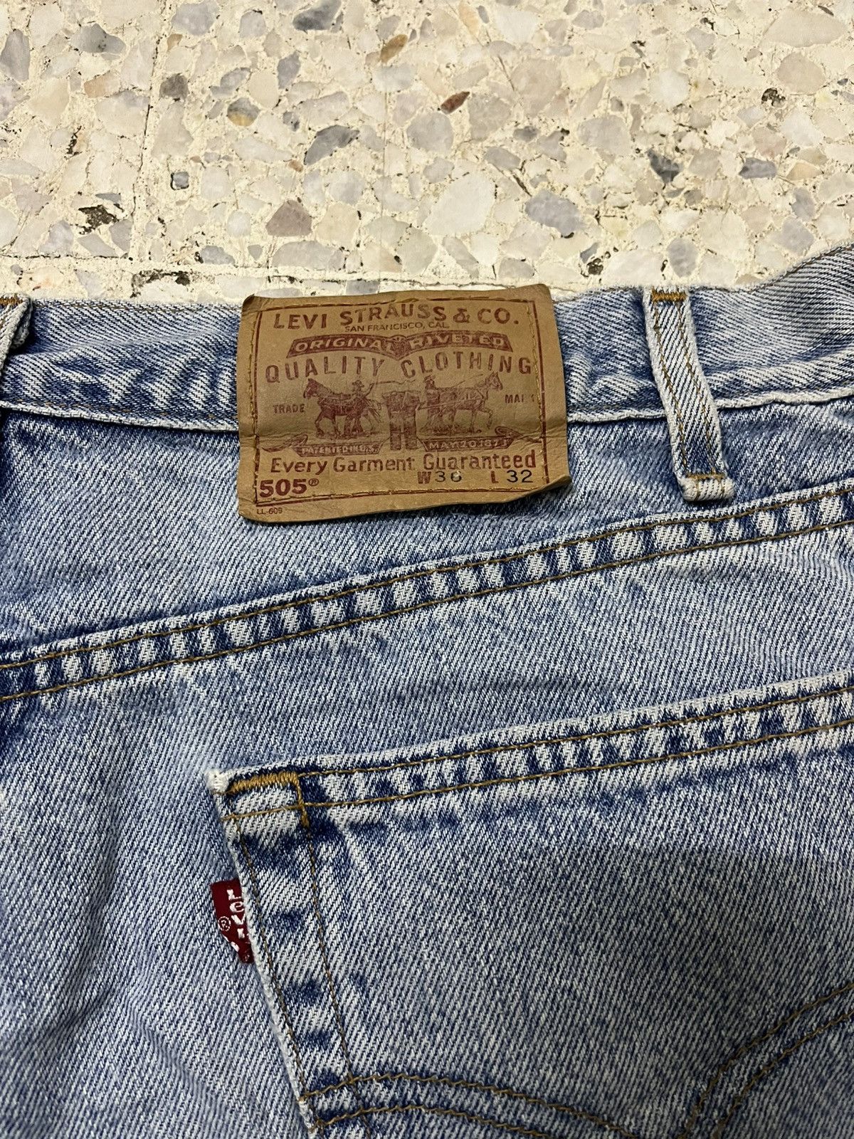 Levi's Vintage Clothing Vintage 90s light blue wash Levi’s 505 faded Size US 35 - 4 Thumbnail