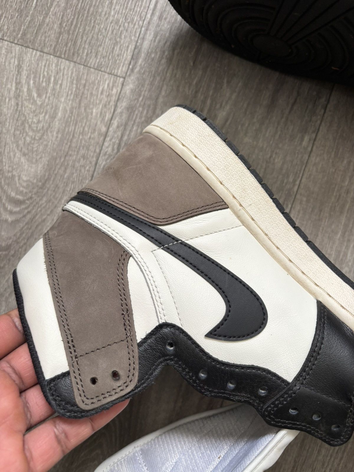 Jordan Brand Air Jordan 1 Retro High OG “Dark Mocha” Size US 12 / EU 45 - 12 Thumbnail
