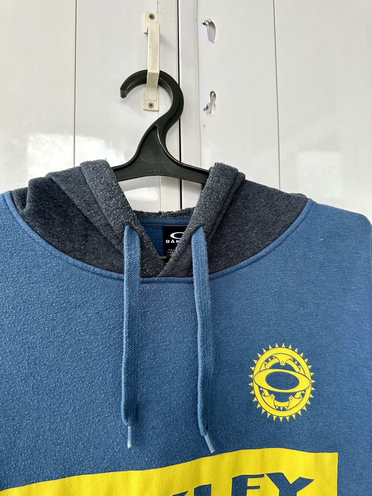 Oakley Vintage Oakley Hoodie Yellow Print Centre Size US XL / EU 56 / 4 - 9 Thumbnail