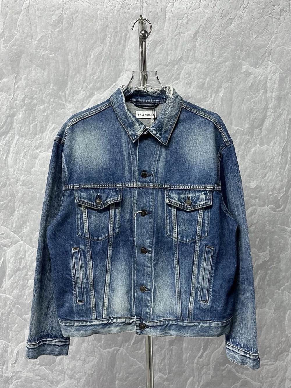 Balenciaga Balenciaga Logo Denim Jacket Size 36 Size US S / EU 44-46 / 1 - 1 Thumbnail