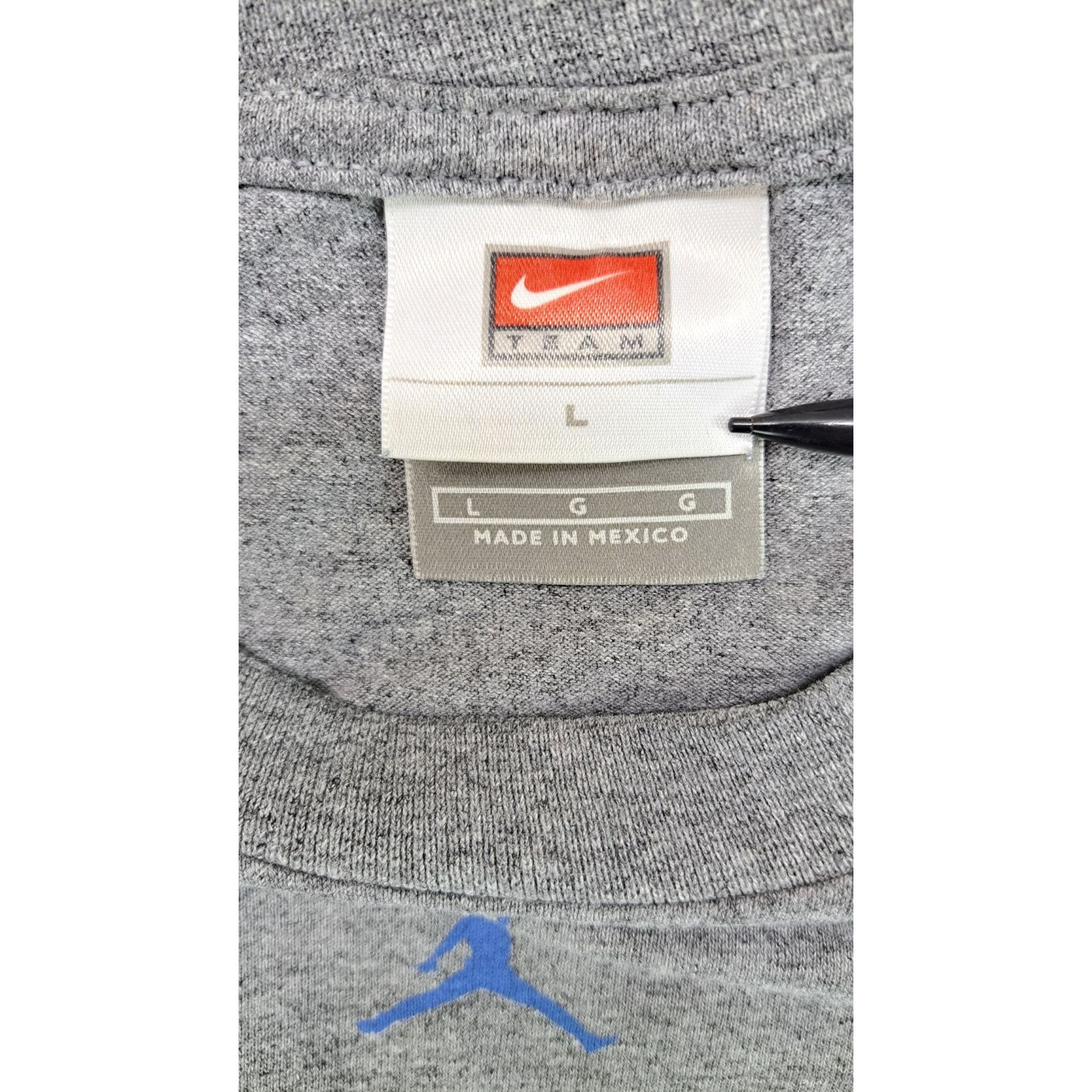 Nike Vintage Nike Jordan Jump Man North Carolina Large T Shirt Size US L / EU 52-54 / 3 - 5 Thumbnail