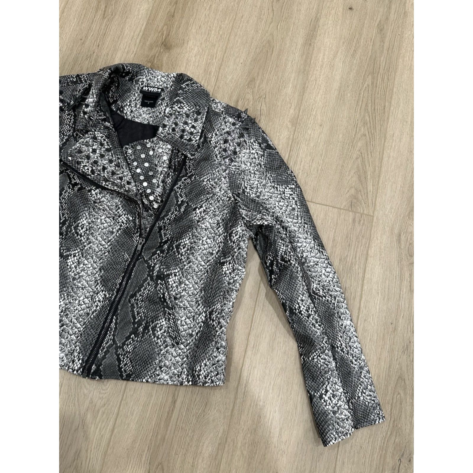 Torrid VINTAGE Wonder Woman 1984 Jacket Women 2XL Gray Slitherskin Studded Faux Leather Torrid Motorcycle Jacket Women Size XXL / US 16-18 / IT 52-54 - 2 Thumbnail