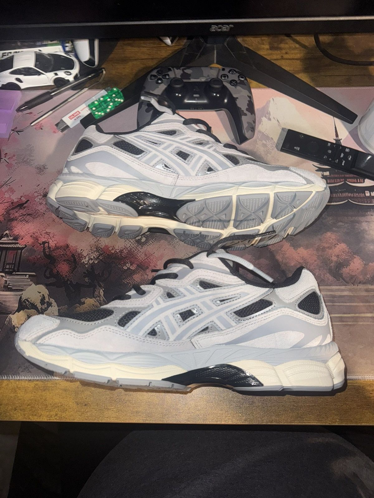 Asics Asics Gel Nyc Size 10 Grey and Black Size US 10 / EU 43 - 2 Thumbnail