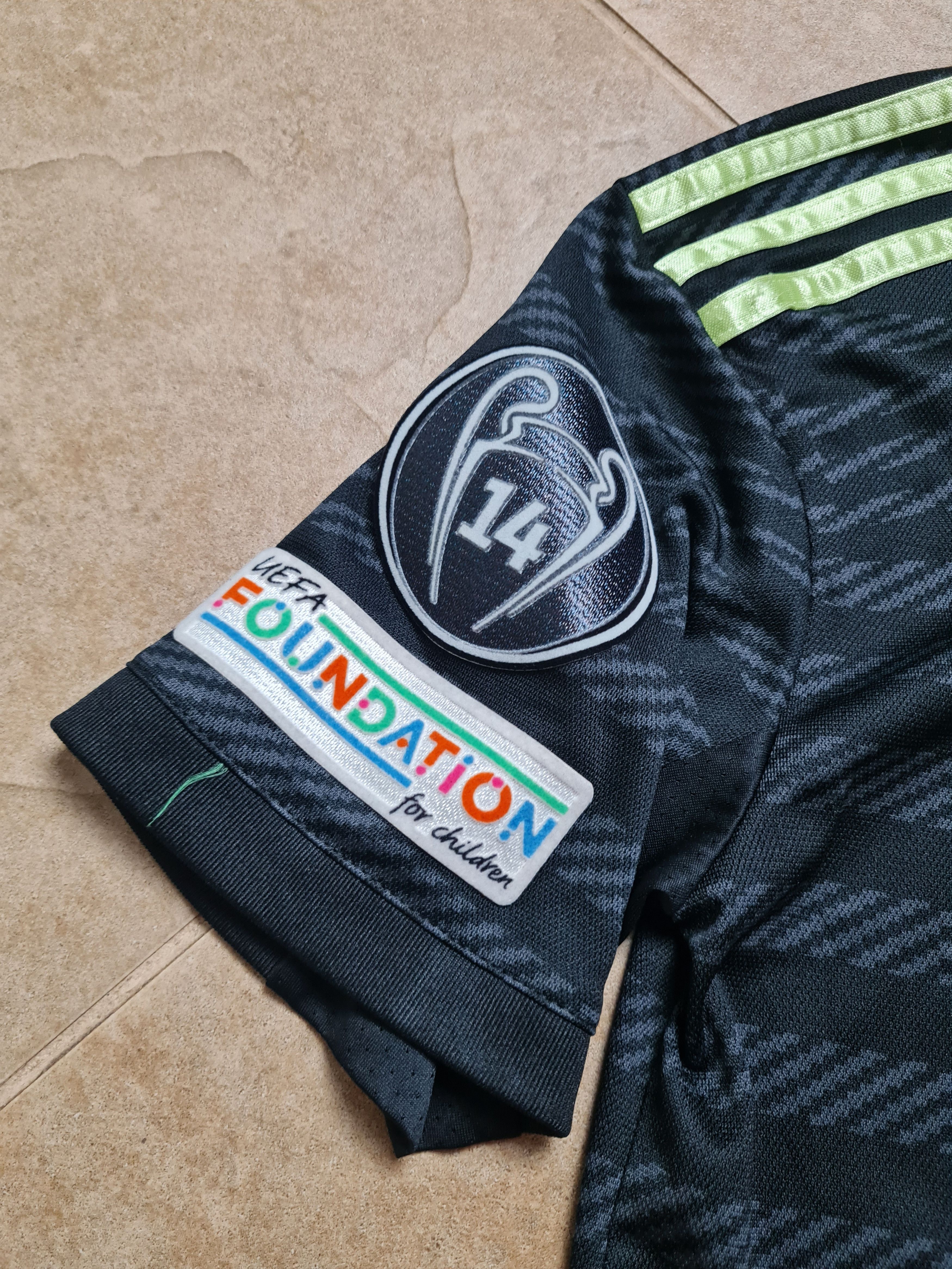 Adidas FOOTBALL JERSEY REAL MADRID THIRD SOOCCER SHIRT #9 BENZEMA Size US S / EU 44-46 / 1 - 7 Thumbnail