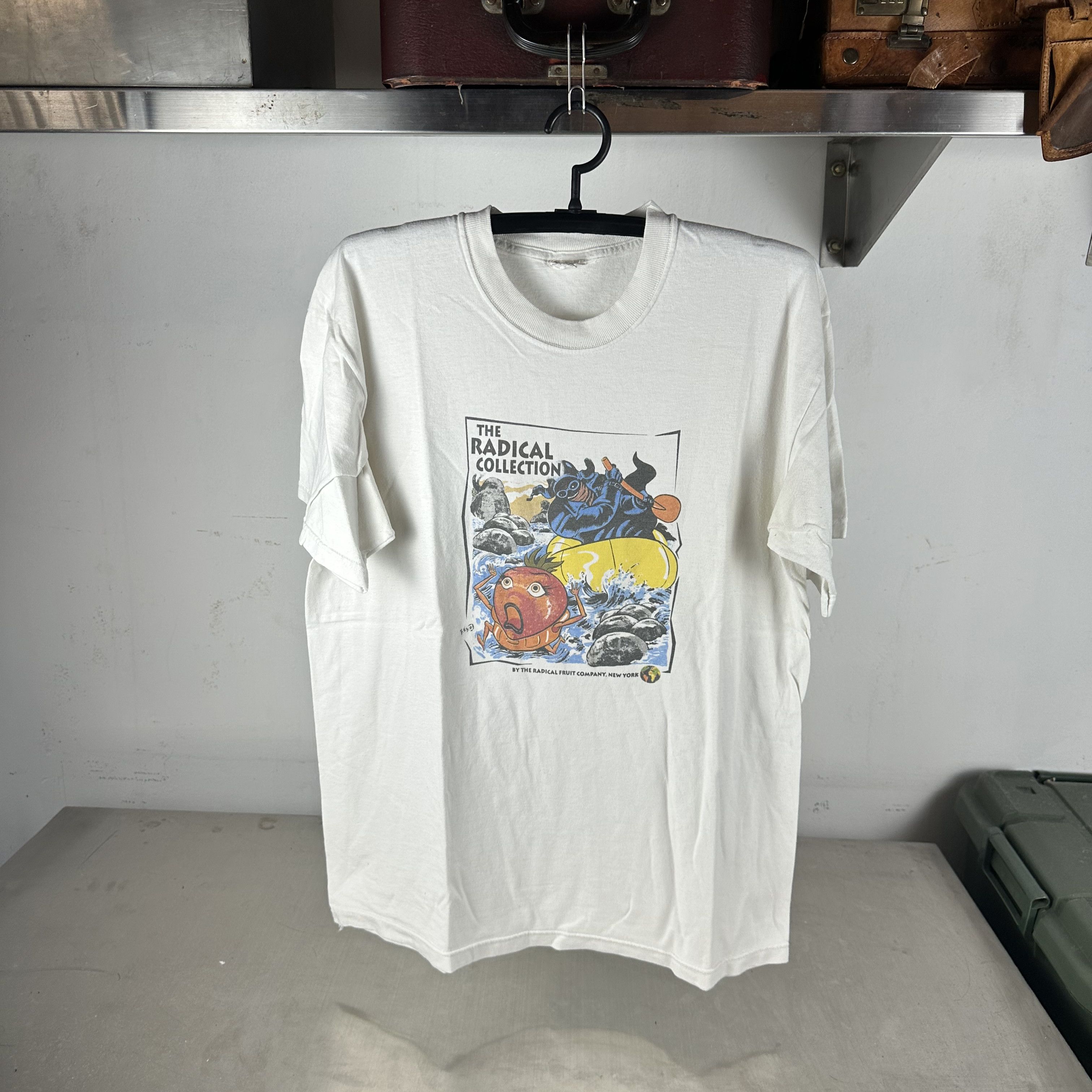 Vintage ​​​​The Radical Collection Fruit Company New York Tee Size US XL / EU 56 / 4 - 1 Thumbnail
