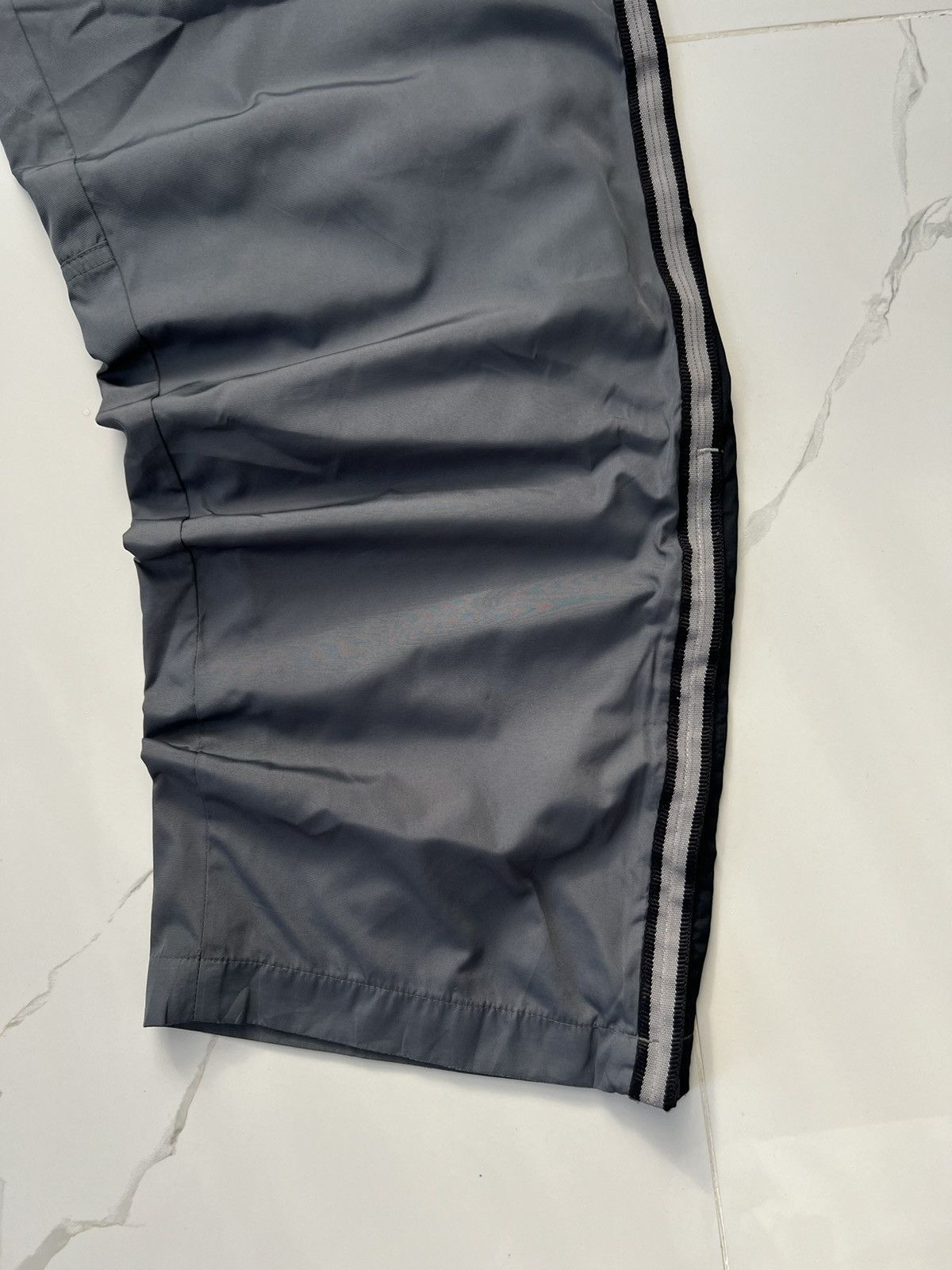 Nike 90’s NIKE BAGGY RETRO RARE SWOOSH LOGO Y2K TRACK PANTS Size US 33 - 2 Thumbnail