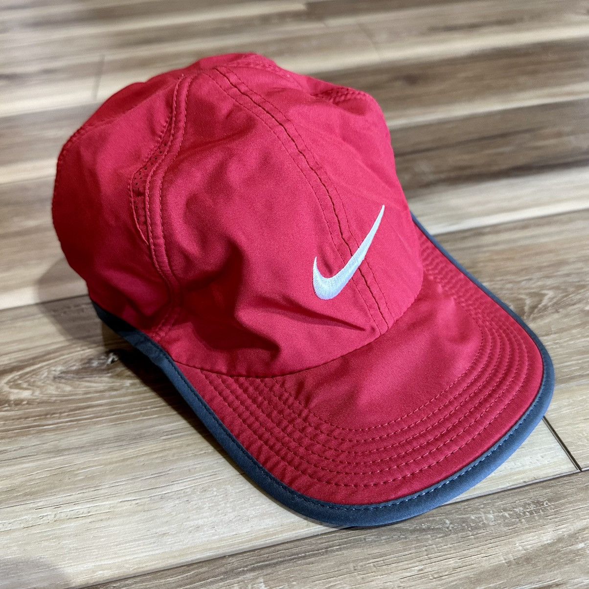 Nike Nike Featherlight Dri-Fit Strapback Adjustable Running Hat Size ONE SIZE - 1 Thumbnail